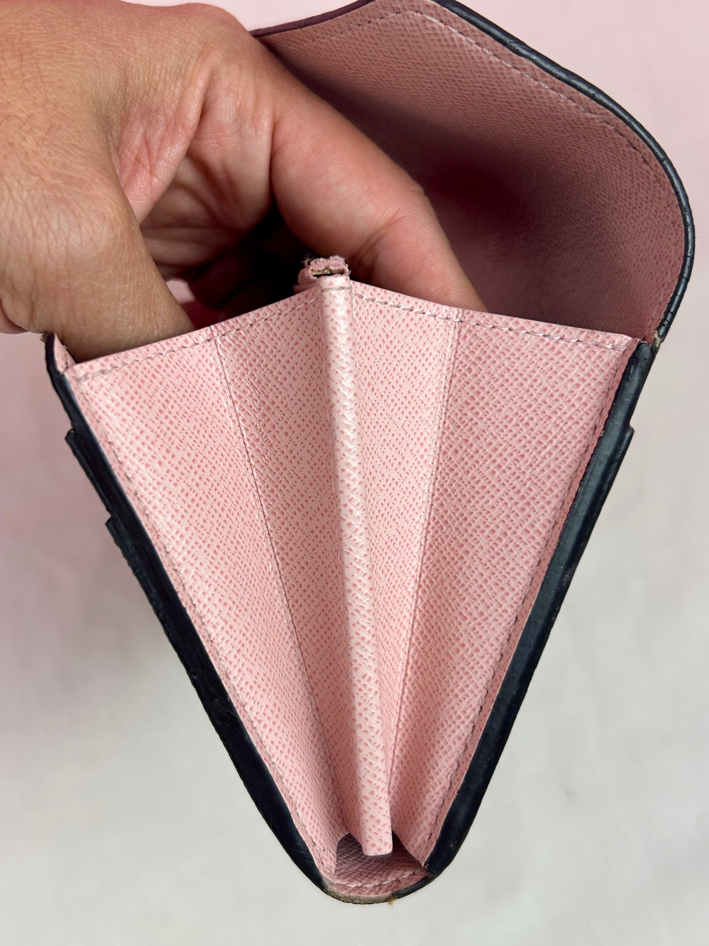 Sarah Wallet NM in Monogram/Rose