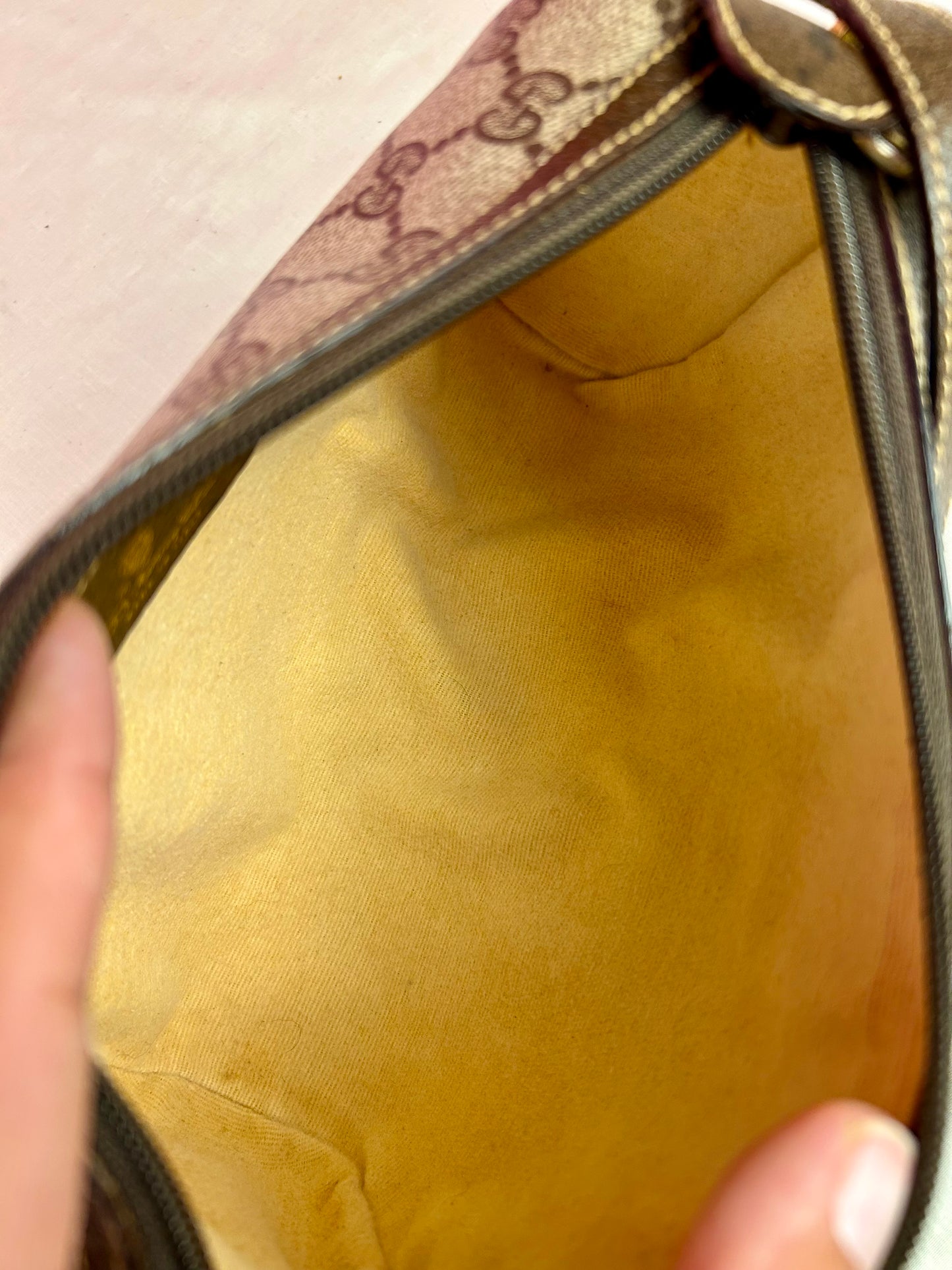 Oval Sherry Line Crossbody