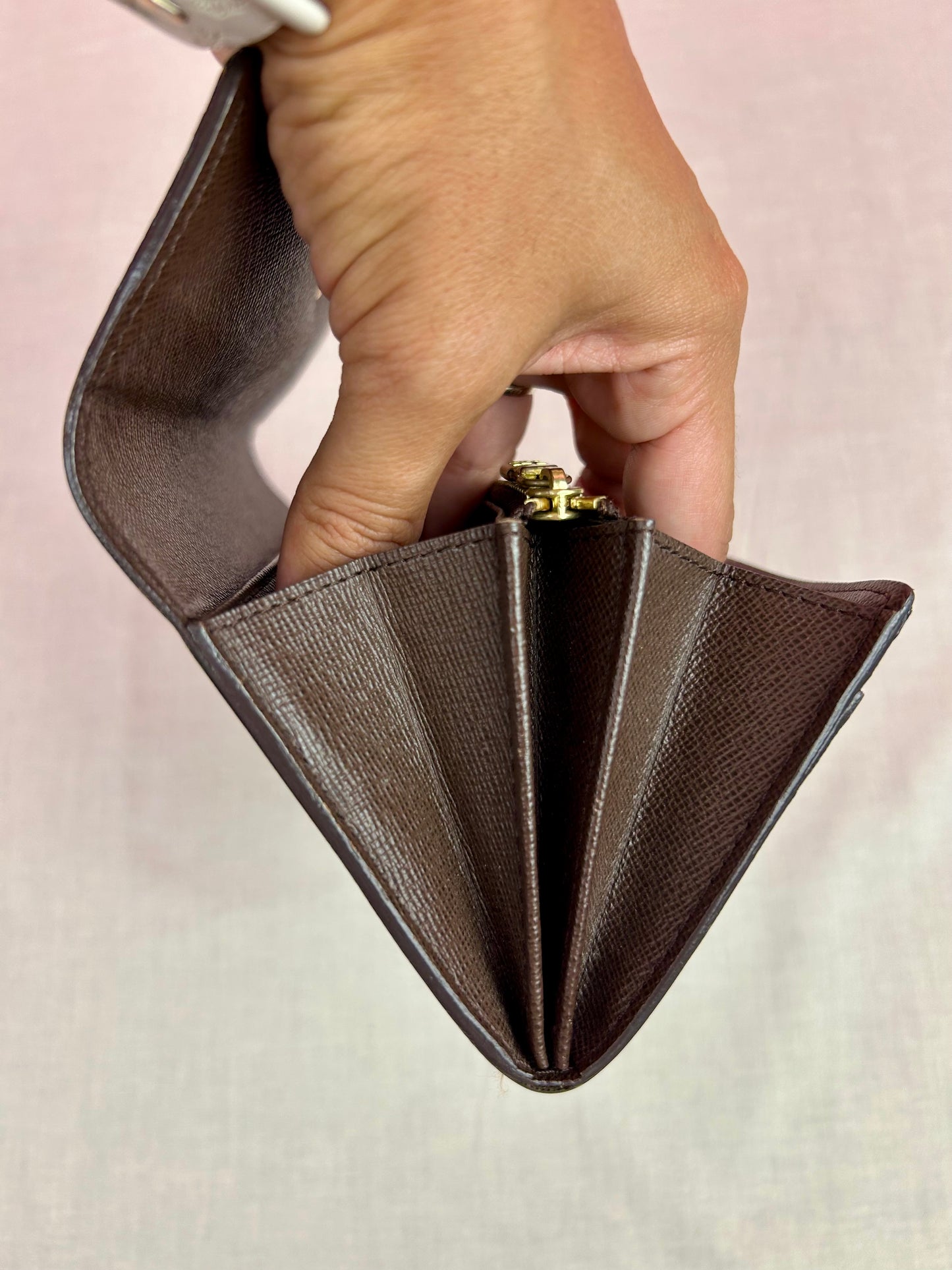 Sarah Wallet in DE