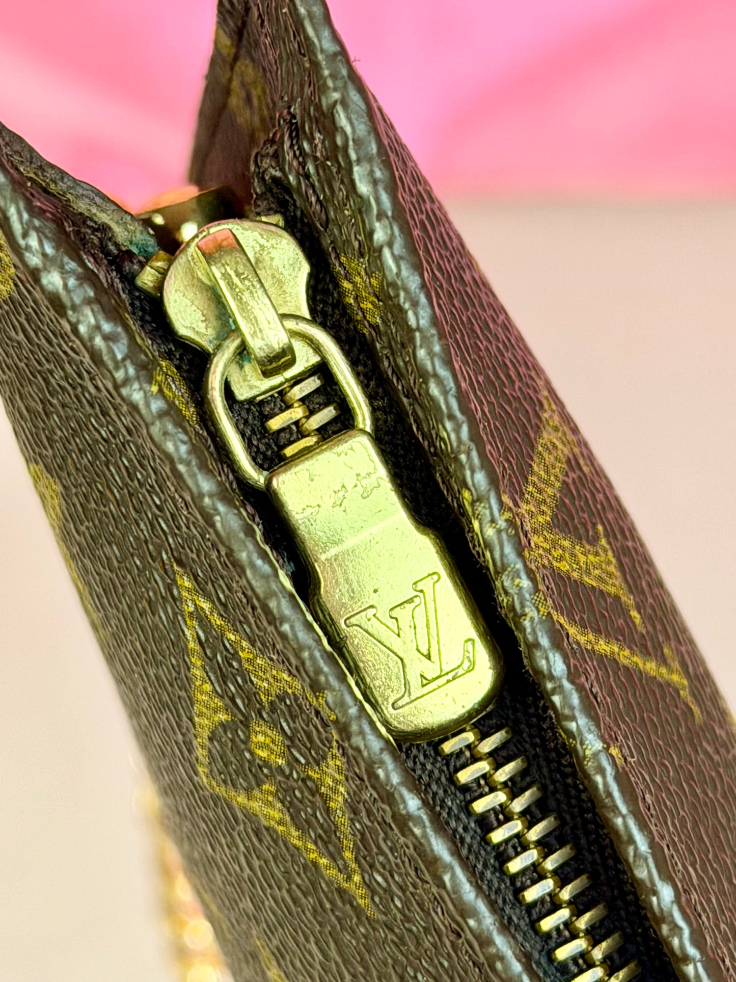 Bucket Pouch PM on Chain