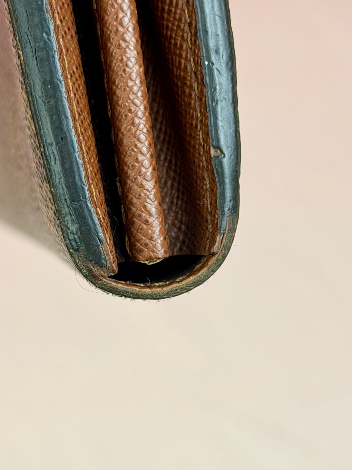 Sarah Wallet in Mono/Brown