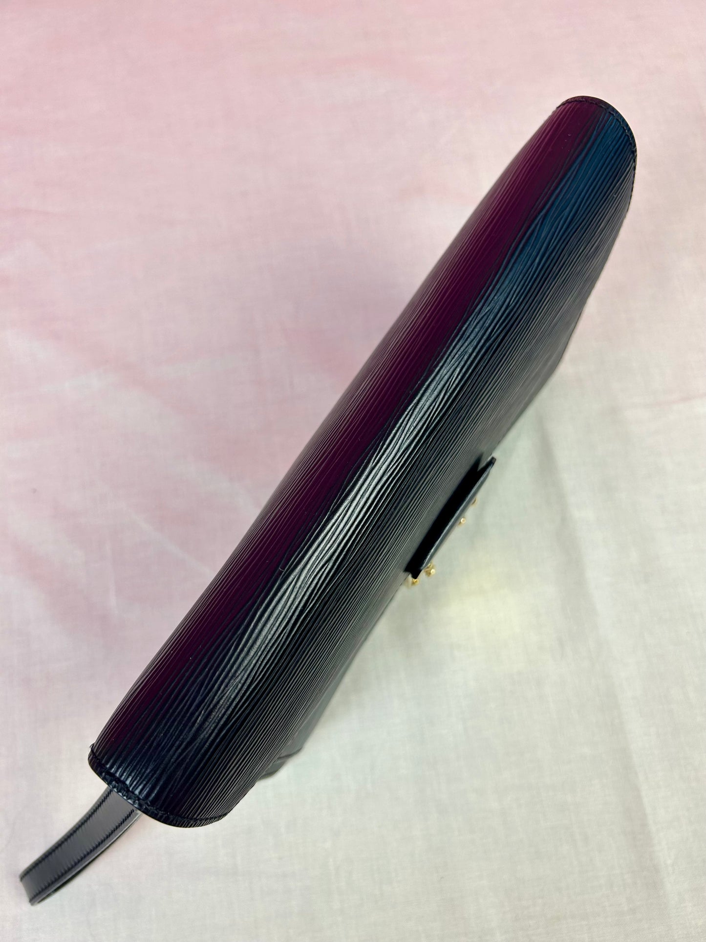 Louis Vuitton Dragonne Clutch – Black Epi Leather