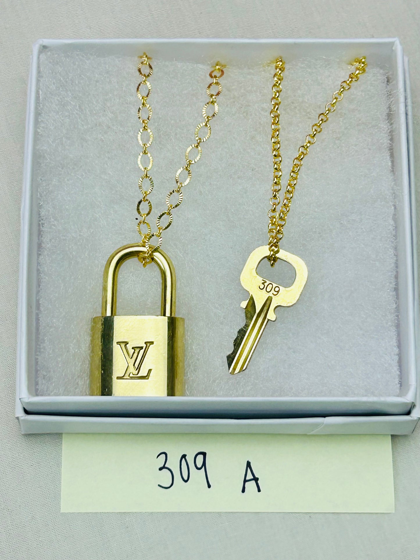 Lock and Key Necklace Set (20)