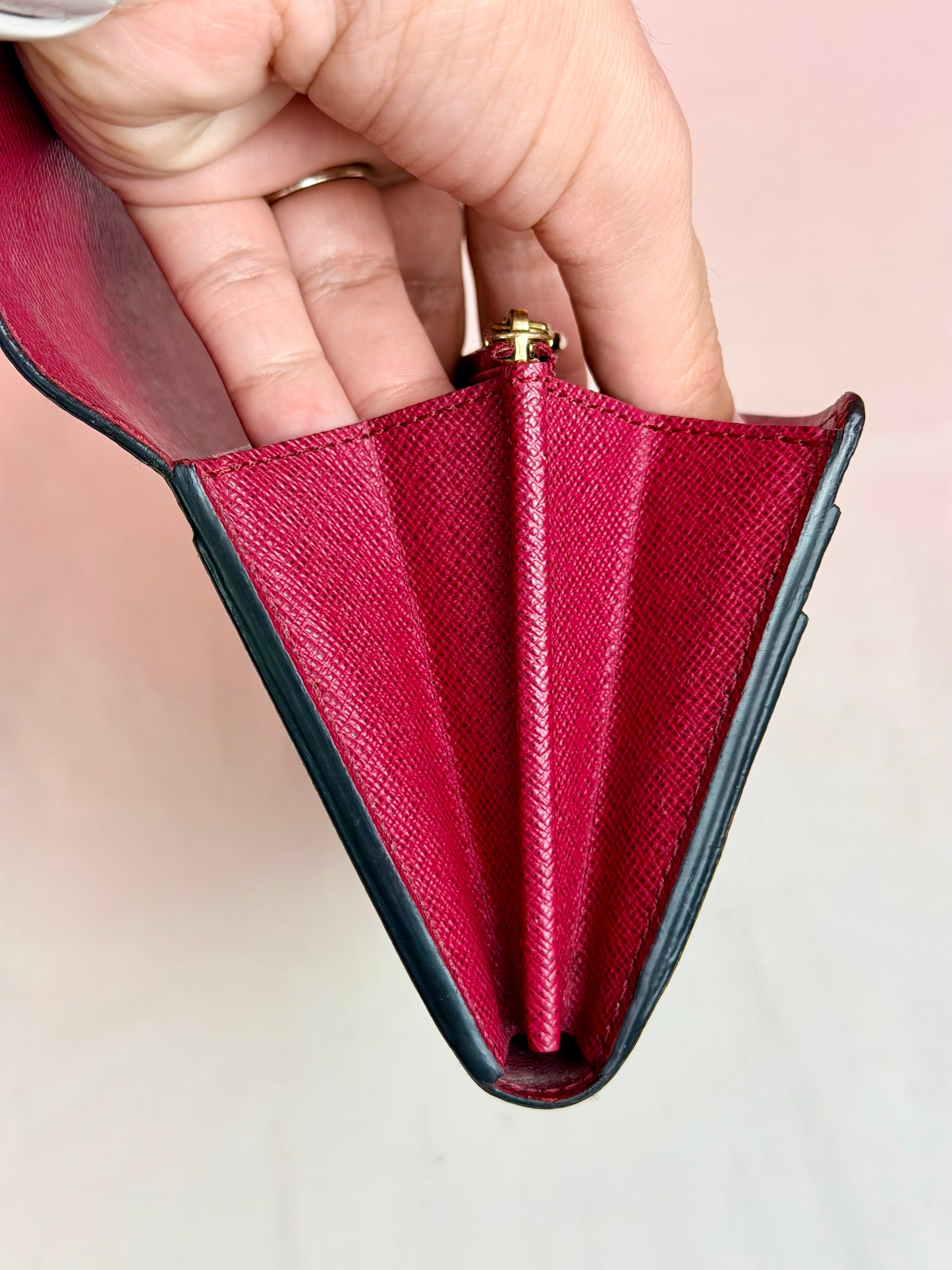 Sarah Wallet NM Monogram/Berry