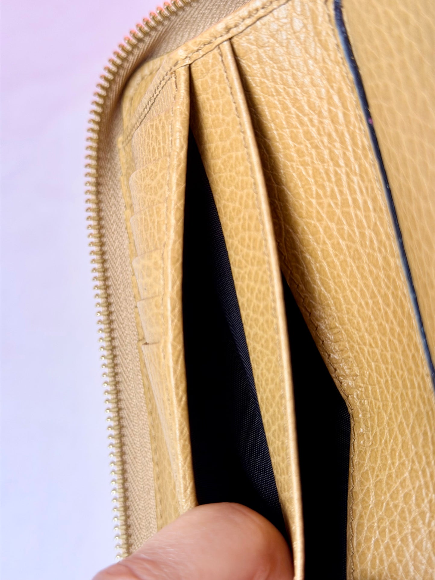 Gucci Beige Compact Zippy