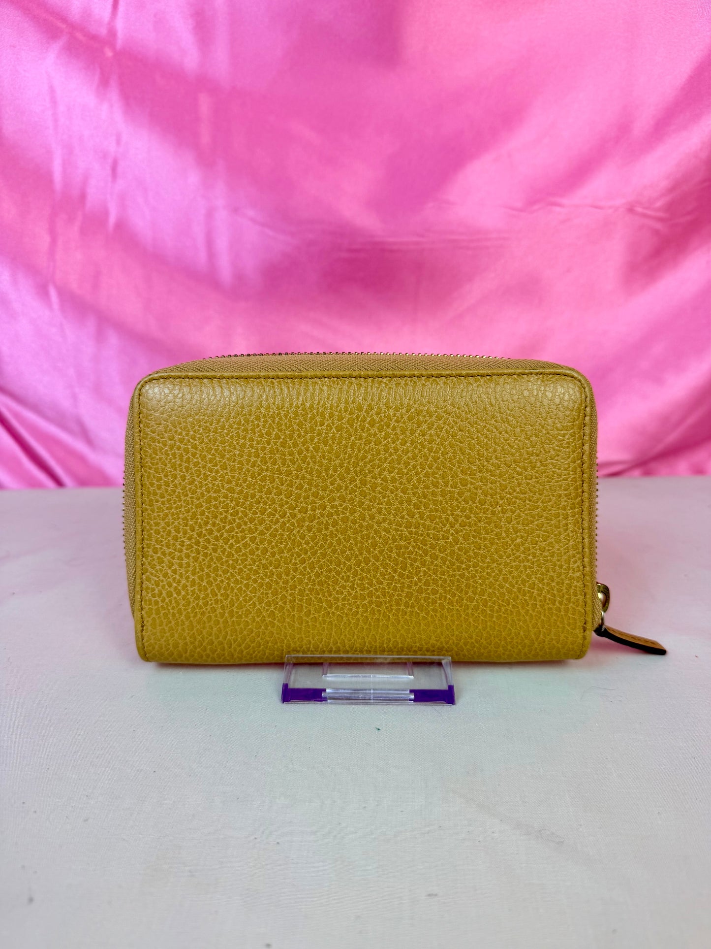Gucci Beige Compact Zippy