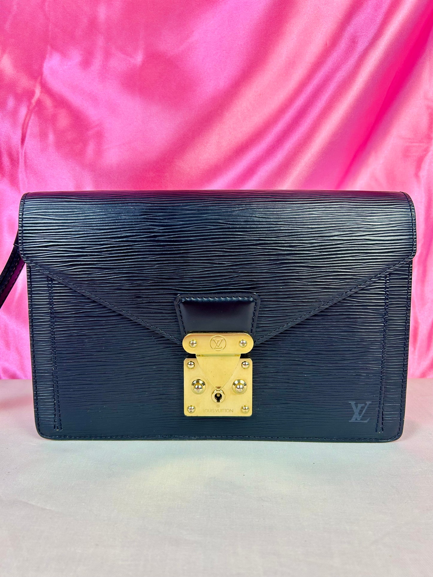 Louis Vuitton Dragonne Clutch – Black Epi Leather