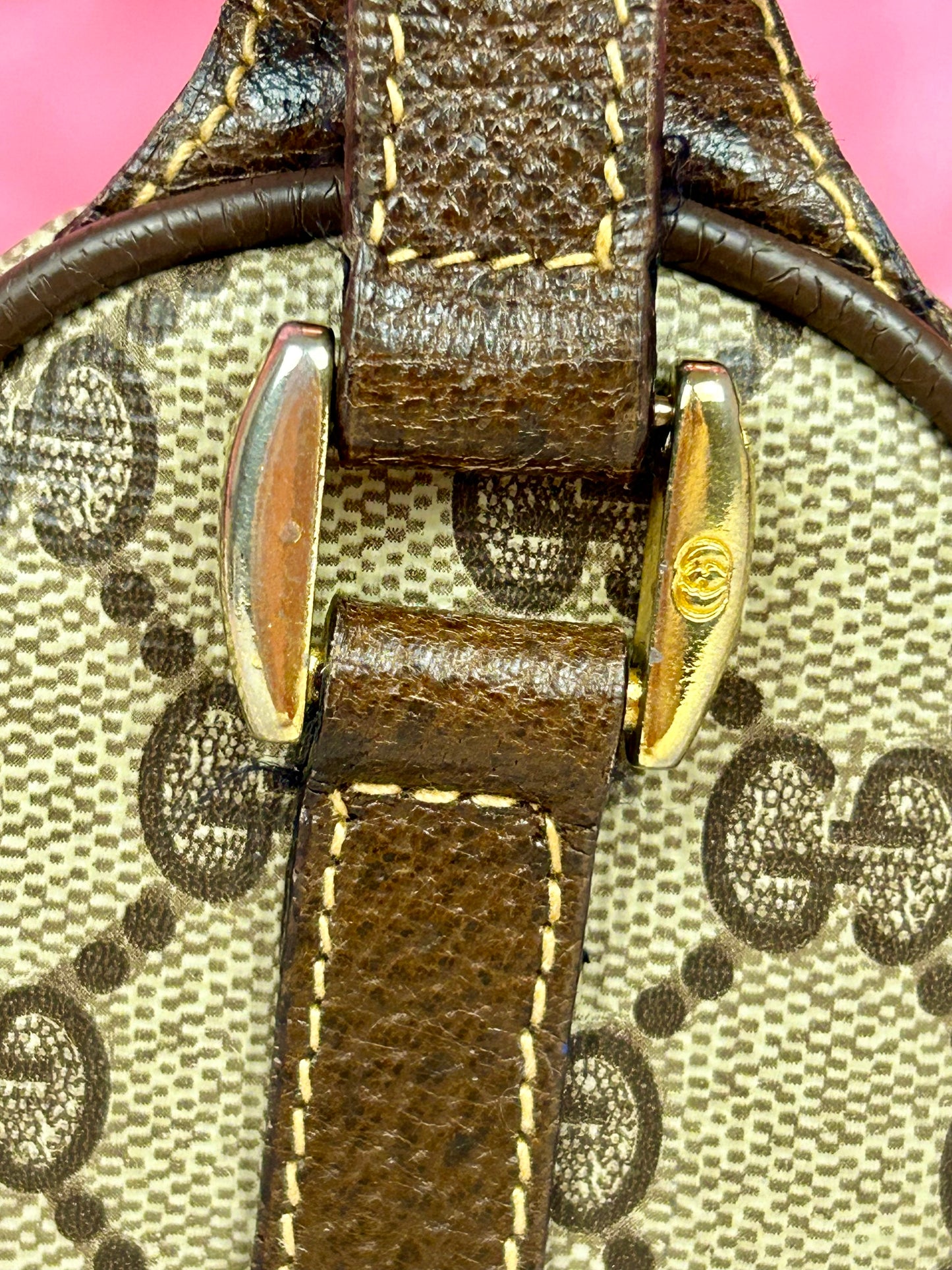 Oval Sherry Line Crossbody