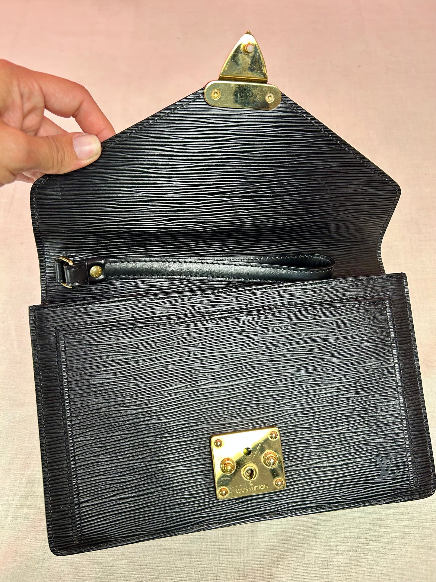 Dragonne Clutch in Black Epi