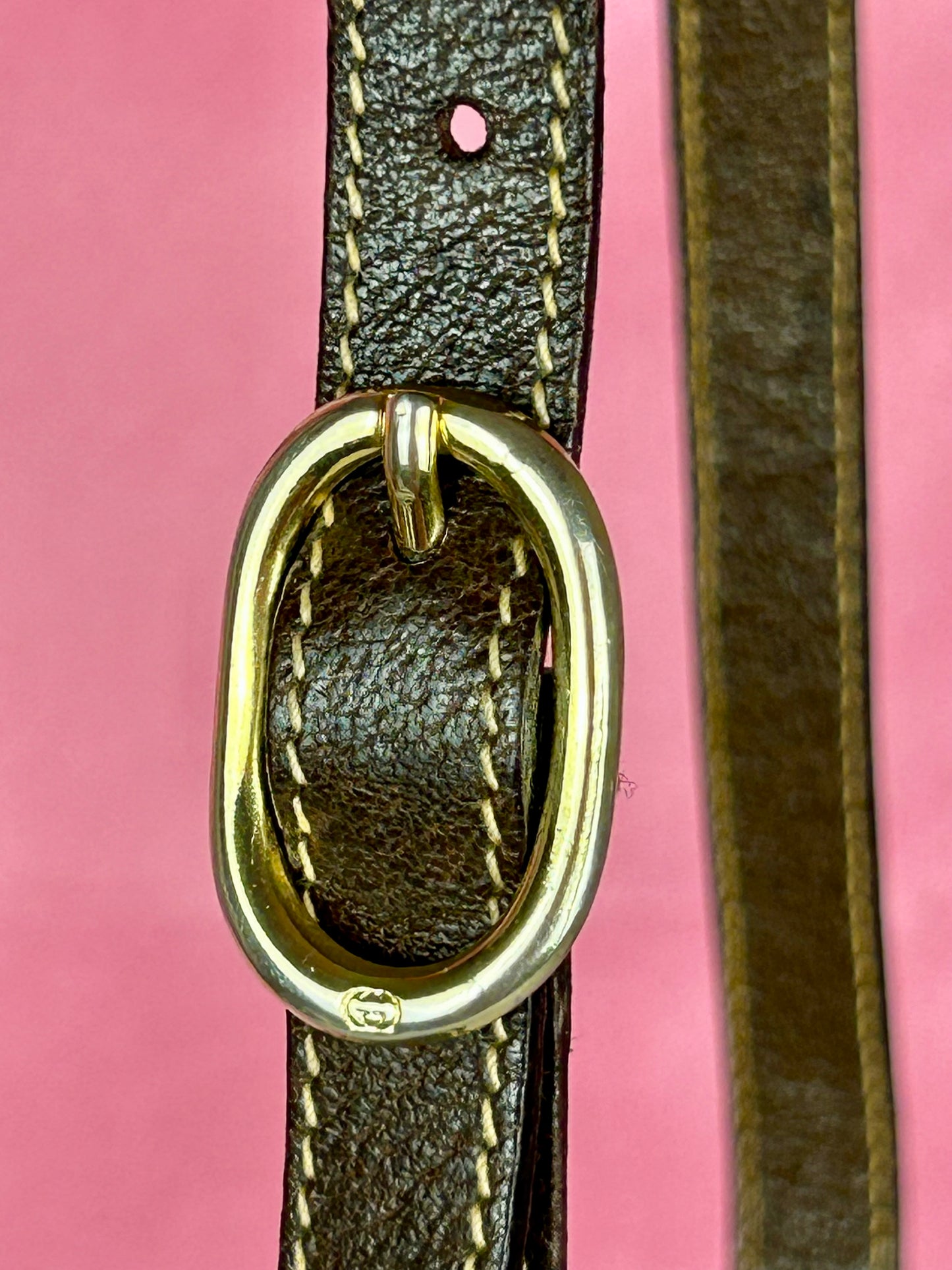 Oval Sherry Line Crossbody