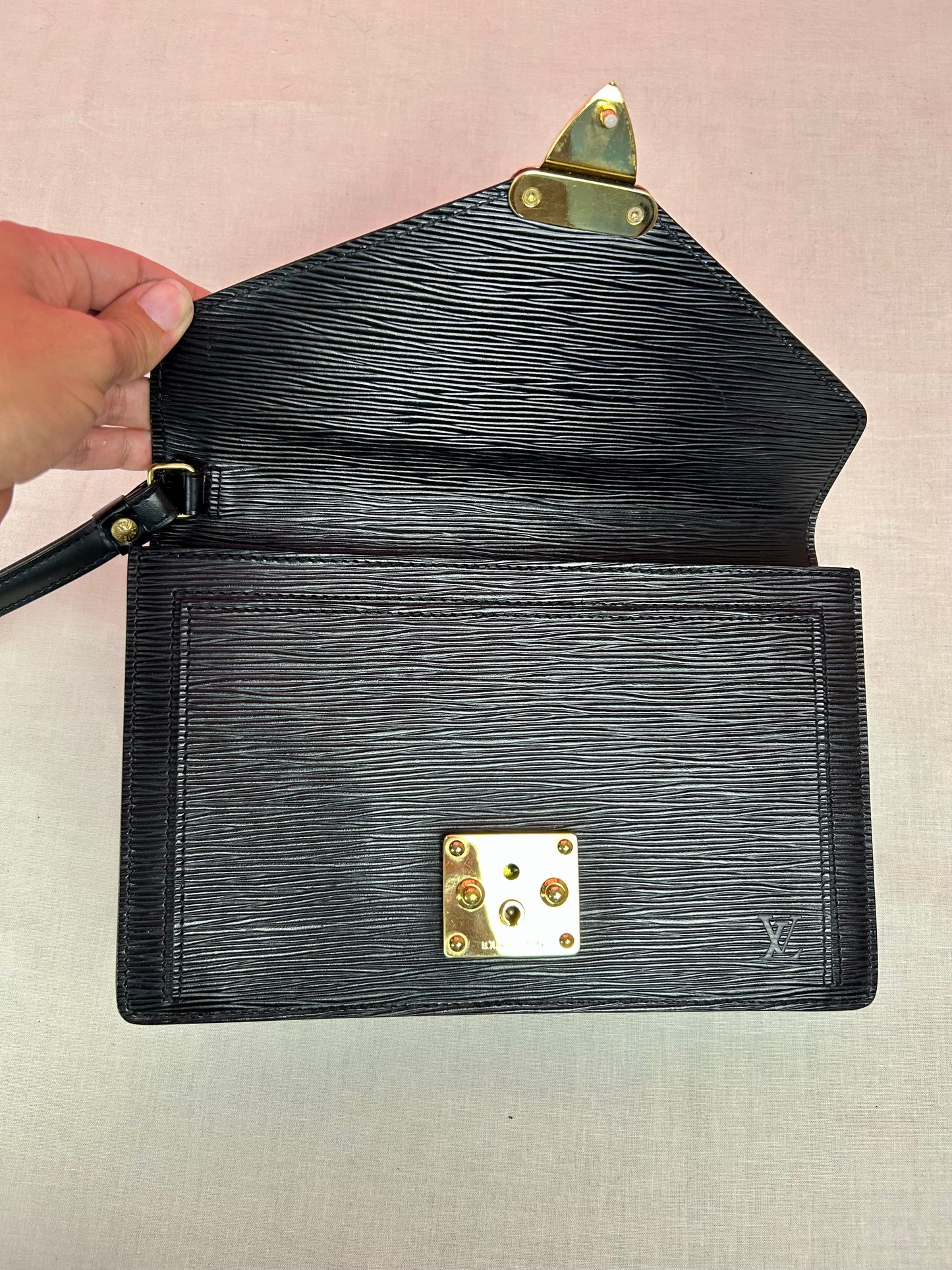 Dragonne Clutch in Black Epi