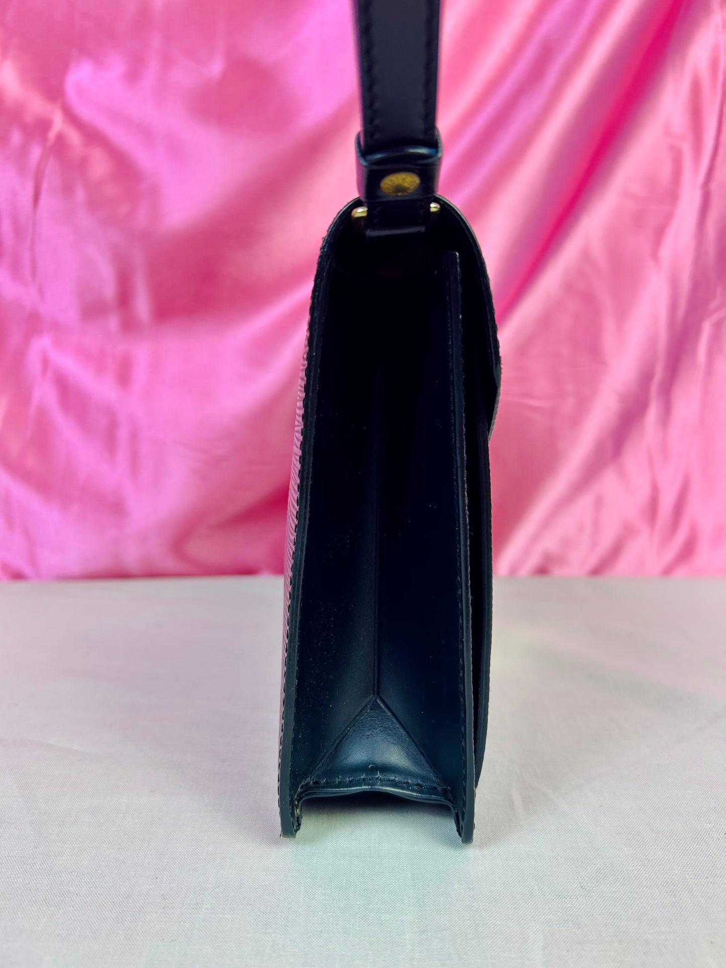 Louis Vuitton Dragonne Clutch – Black Epi Leather