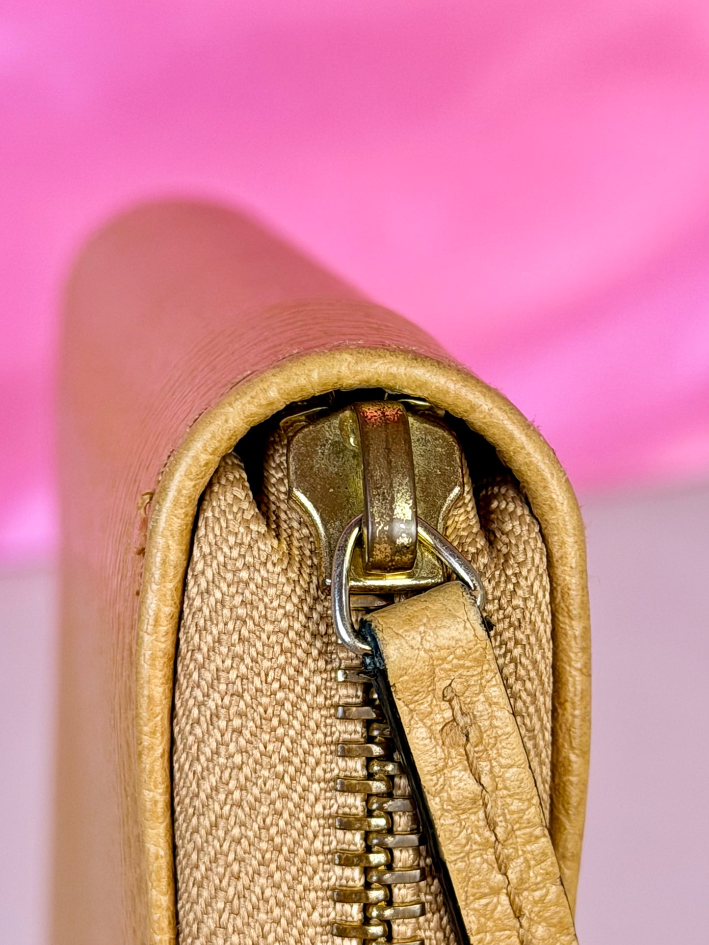 Gucci Beige Compact Zippy