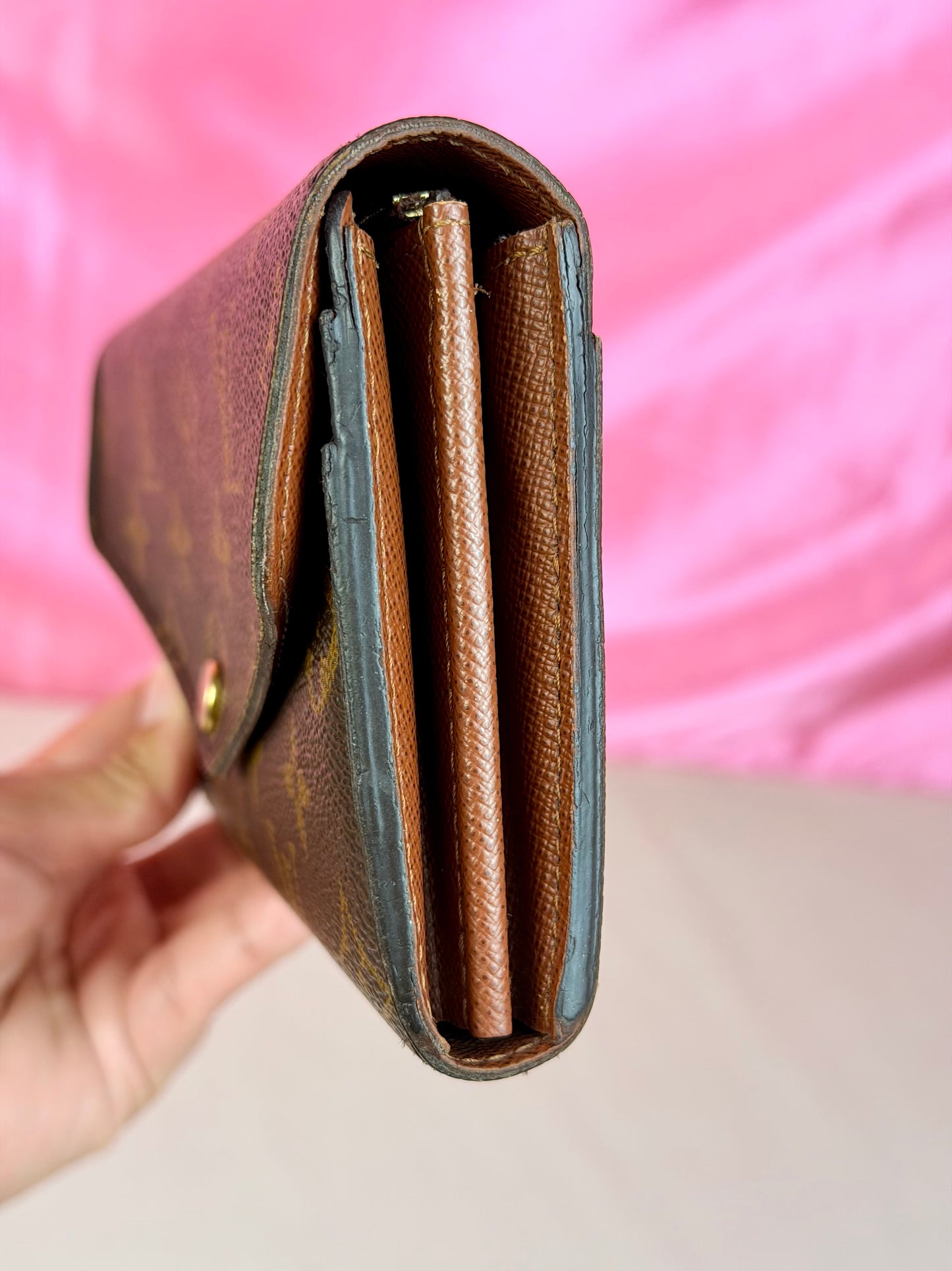 Sarah Wallet in Mono/Brown