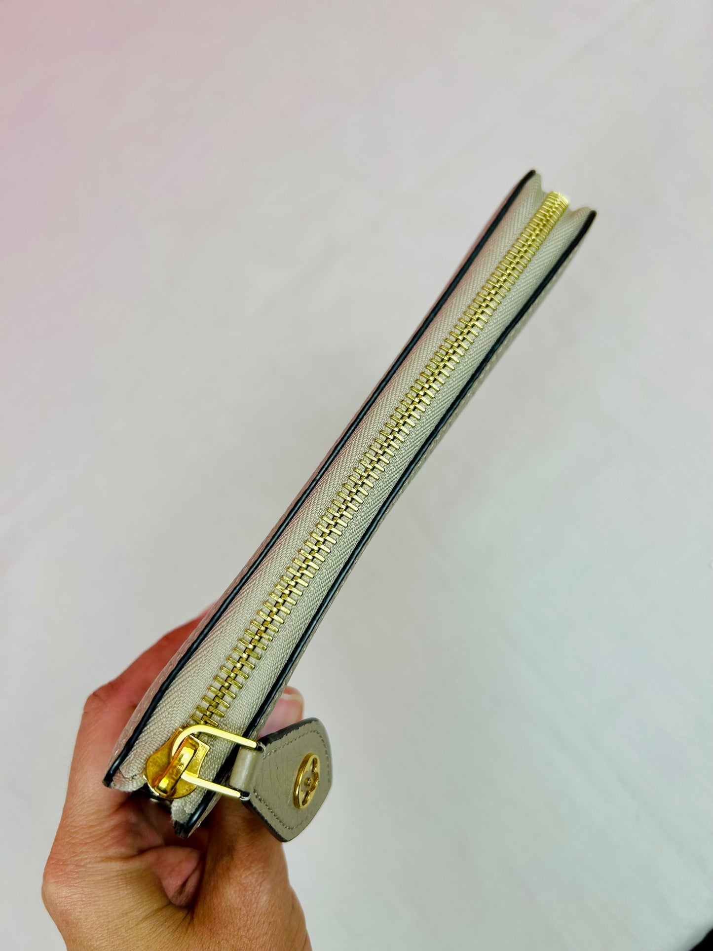 Taurillon Comet Taupe Zippy Wallet