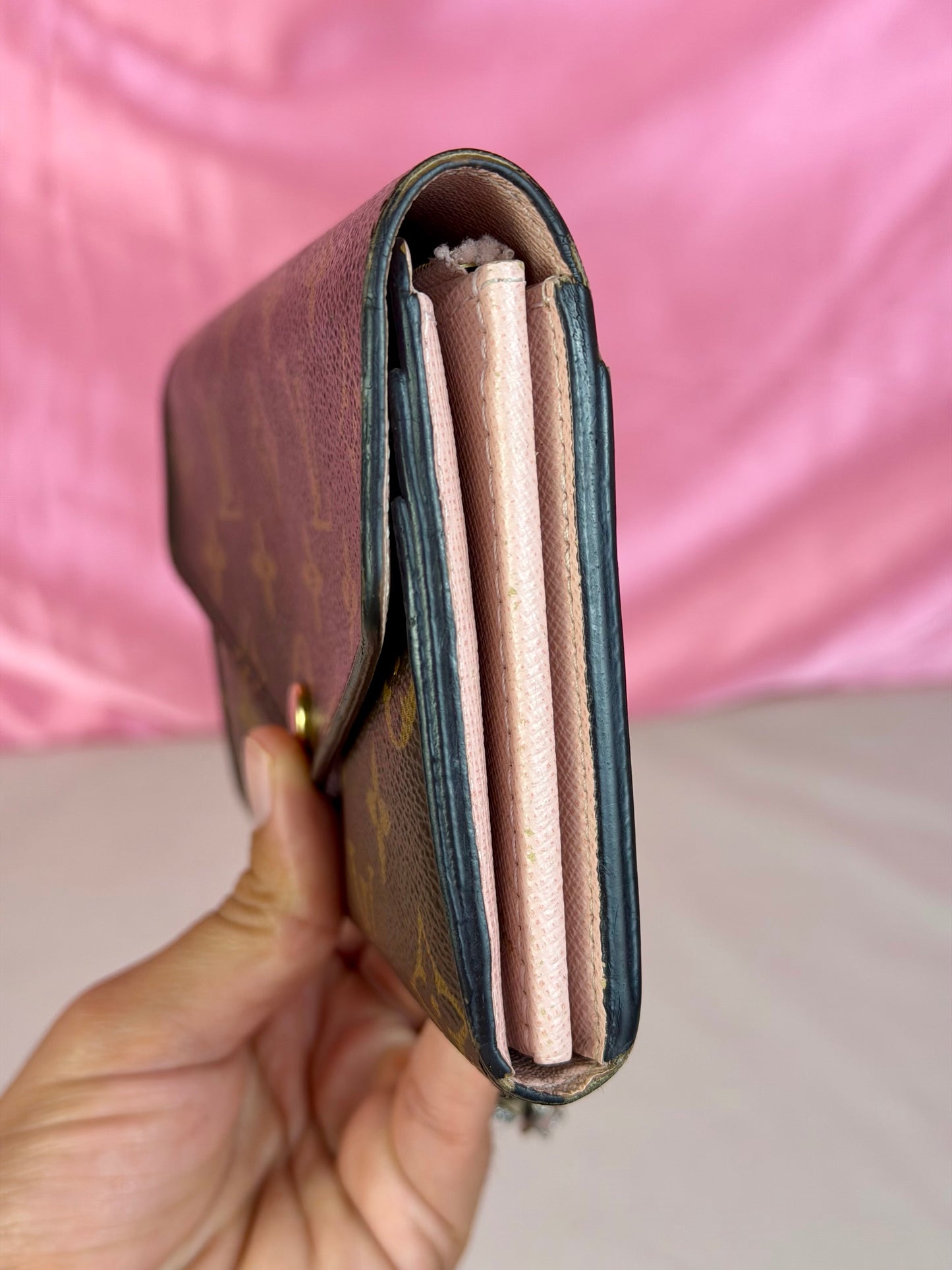 Louis Vuitton Sarah Wallet in Mono/Rose
