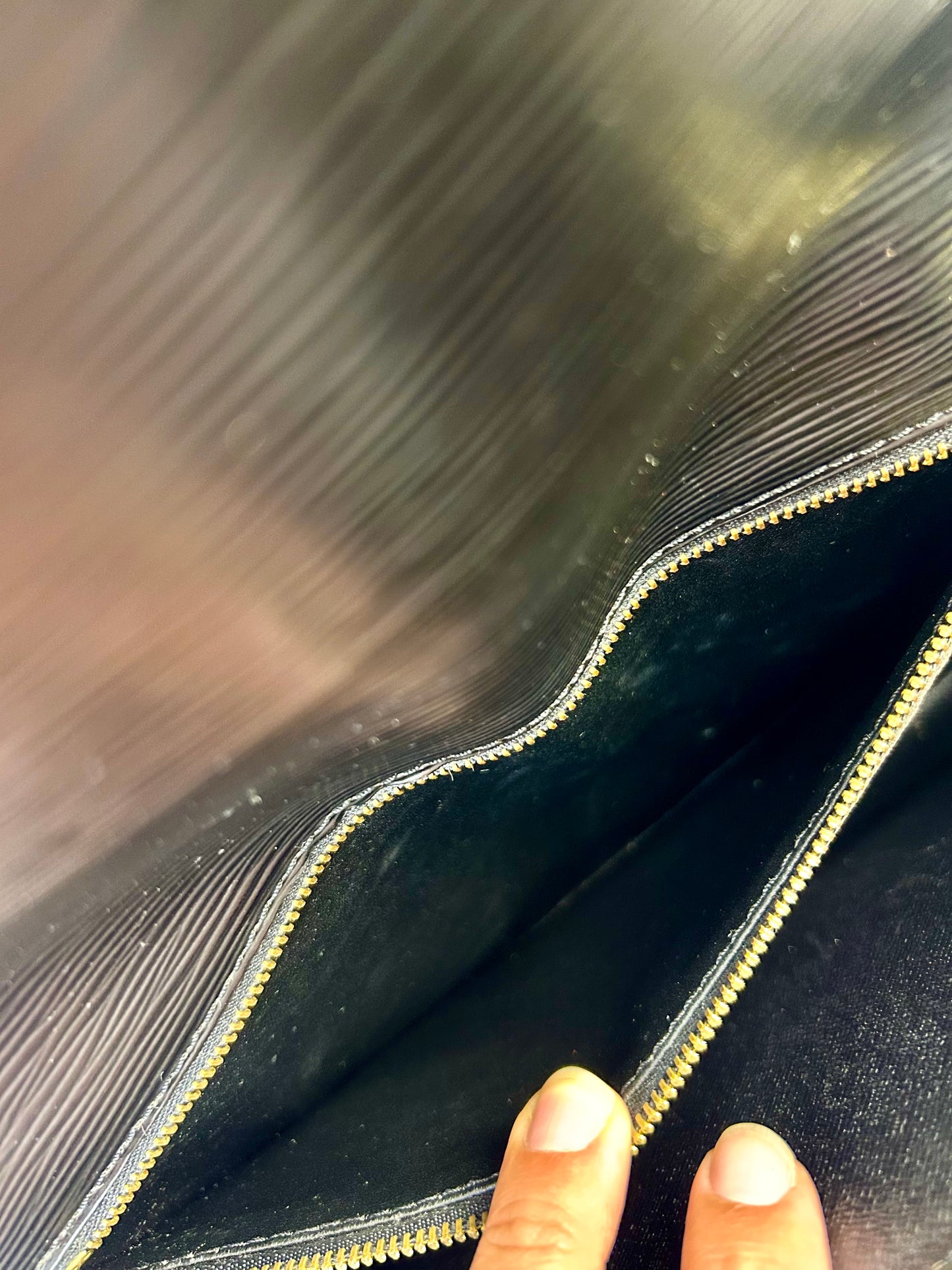 Louis Vuitton Dragonne Clutch – Black Epi Leather