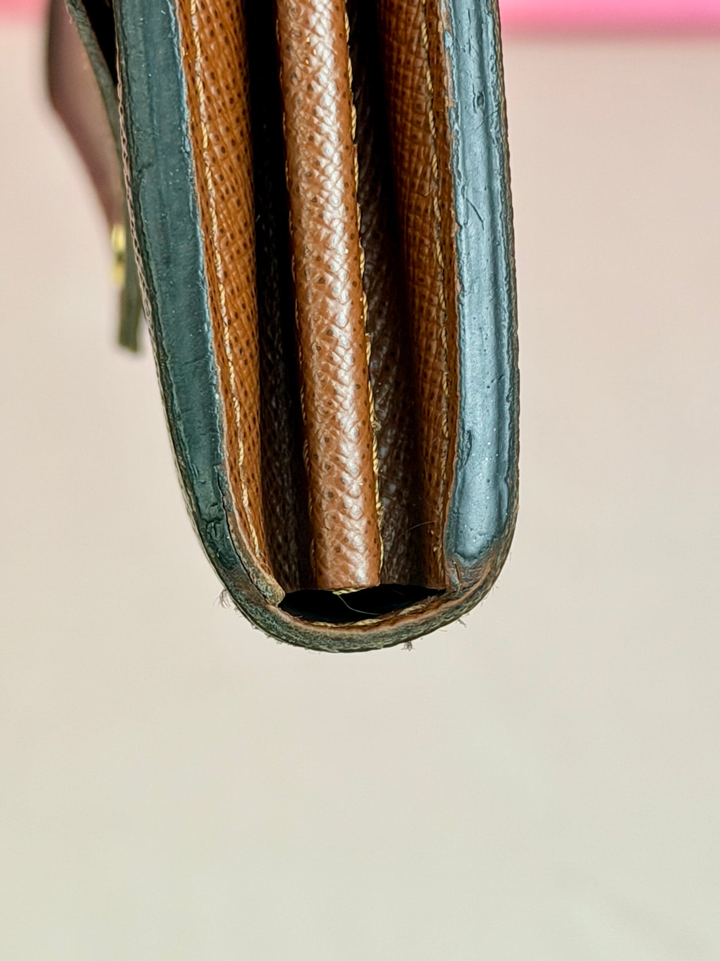 Sarah Wallet in Mono/Brown