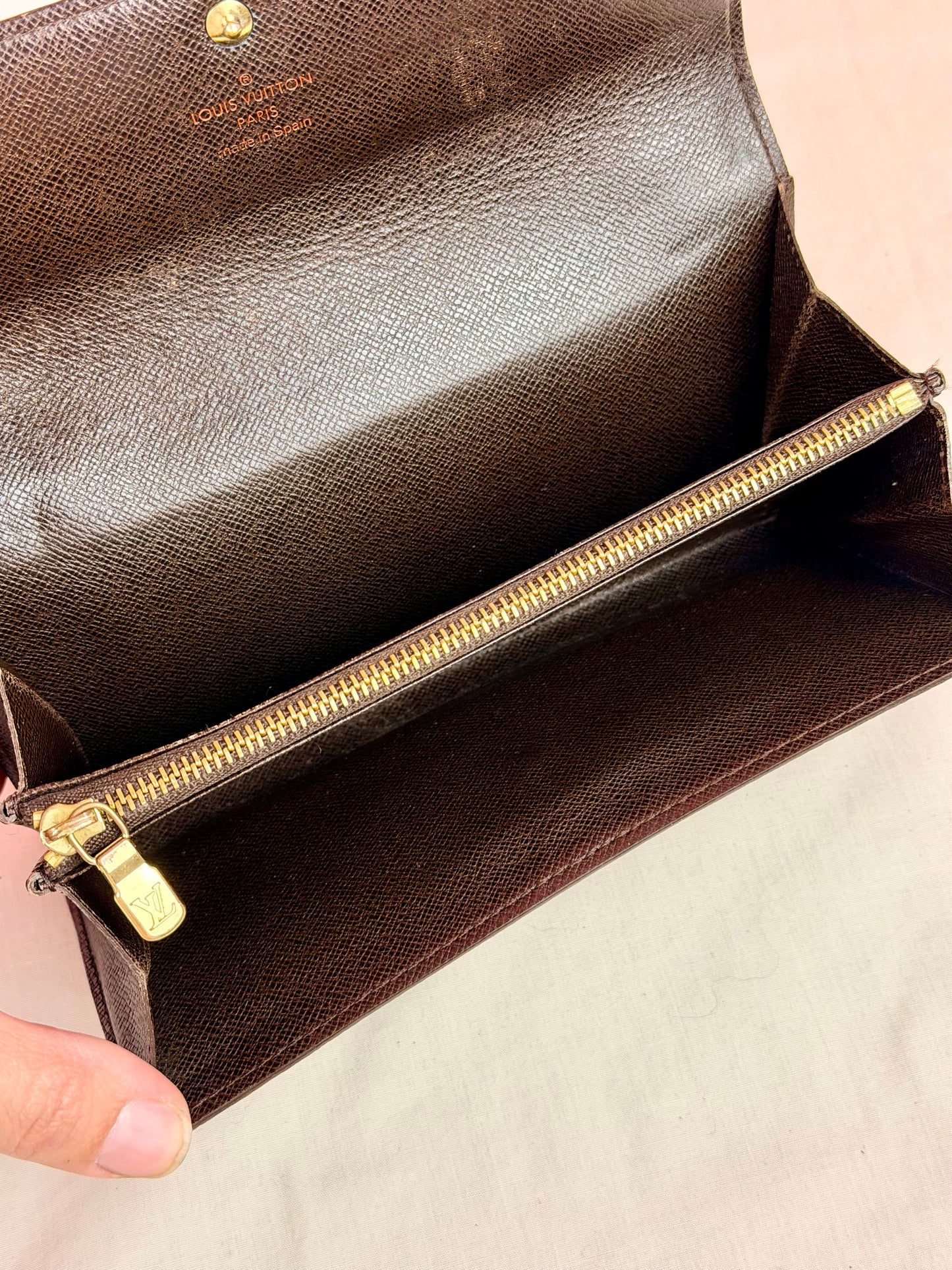 Sarah Wallet in DE (Old Model)