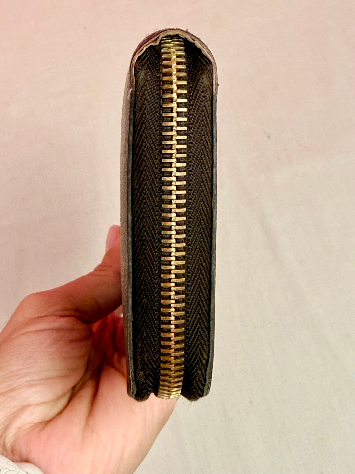 Zippy Wallet in Monogram/Rose