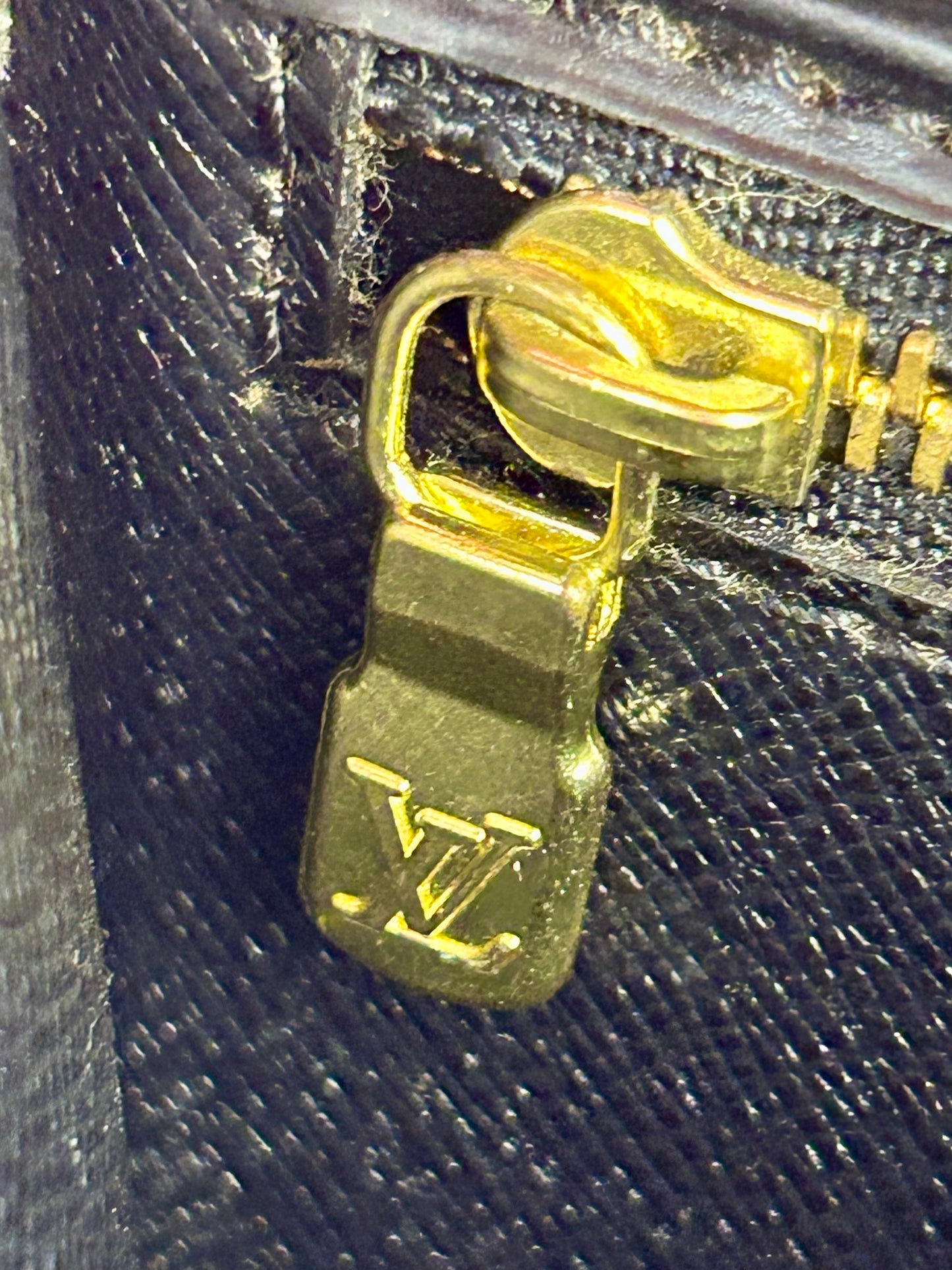Louis Vuitton Dragonne Clutch – Black Epi Leather