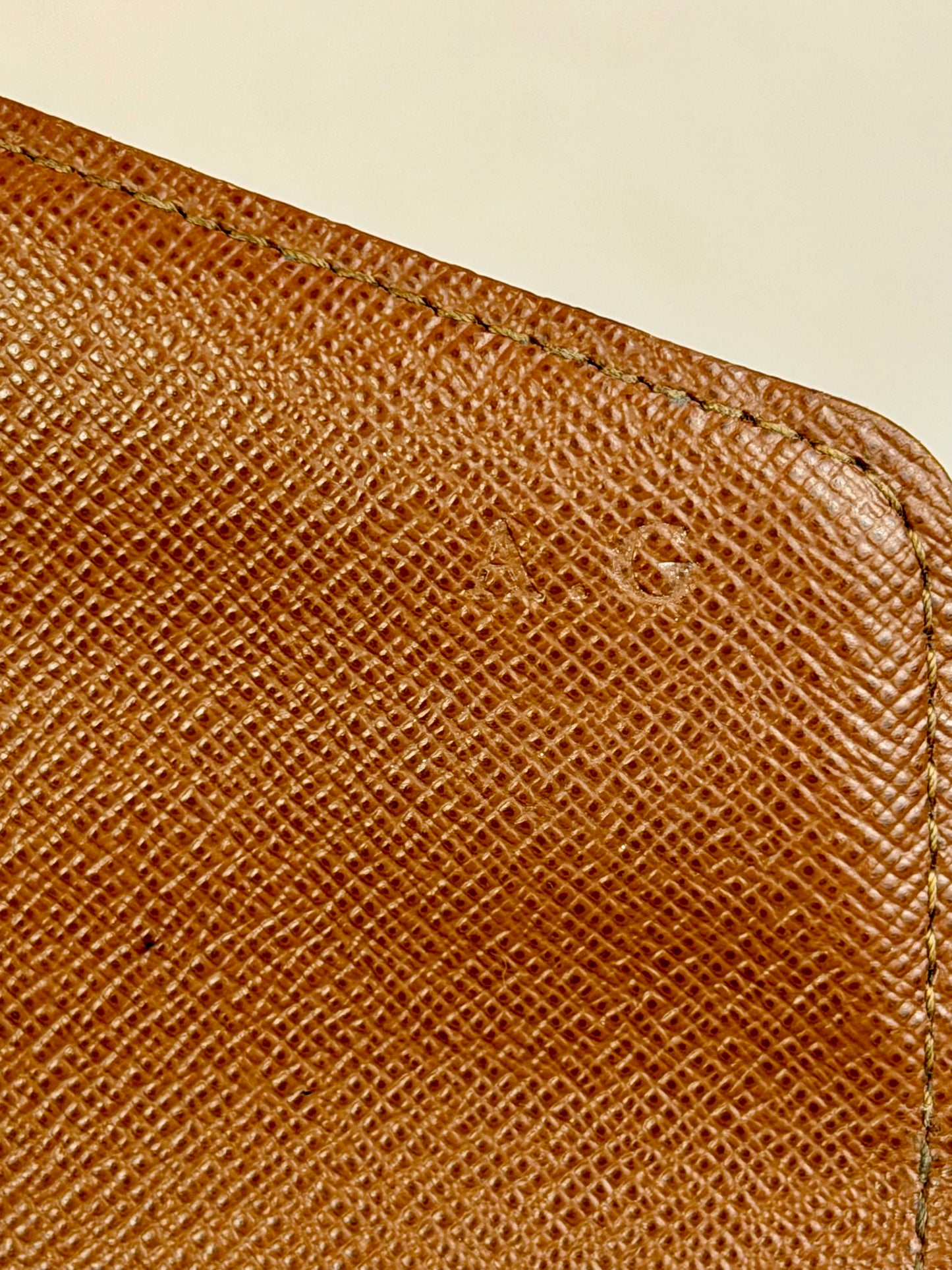 Sarah Wallet in Mono/Brown