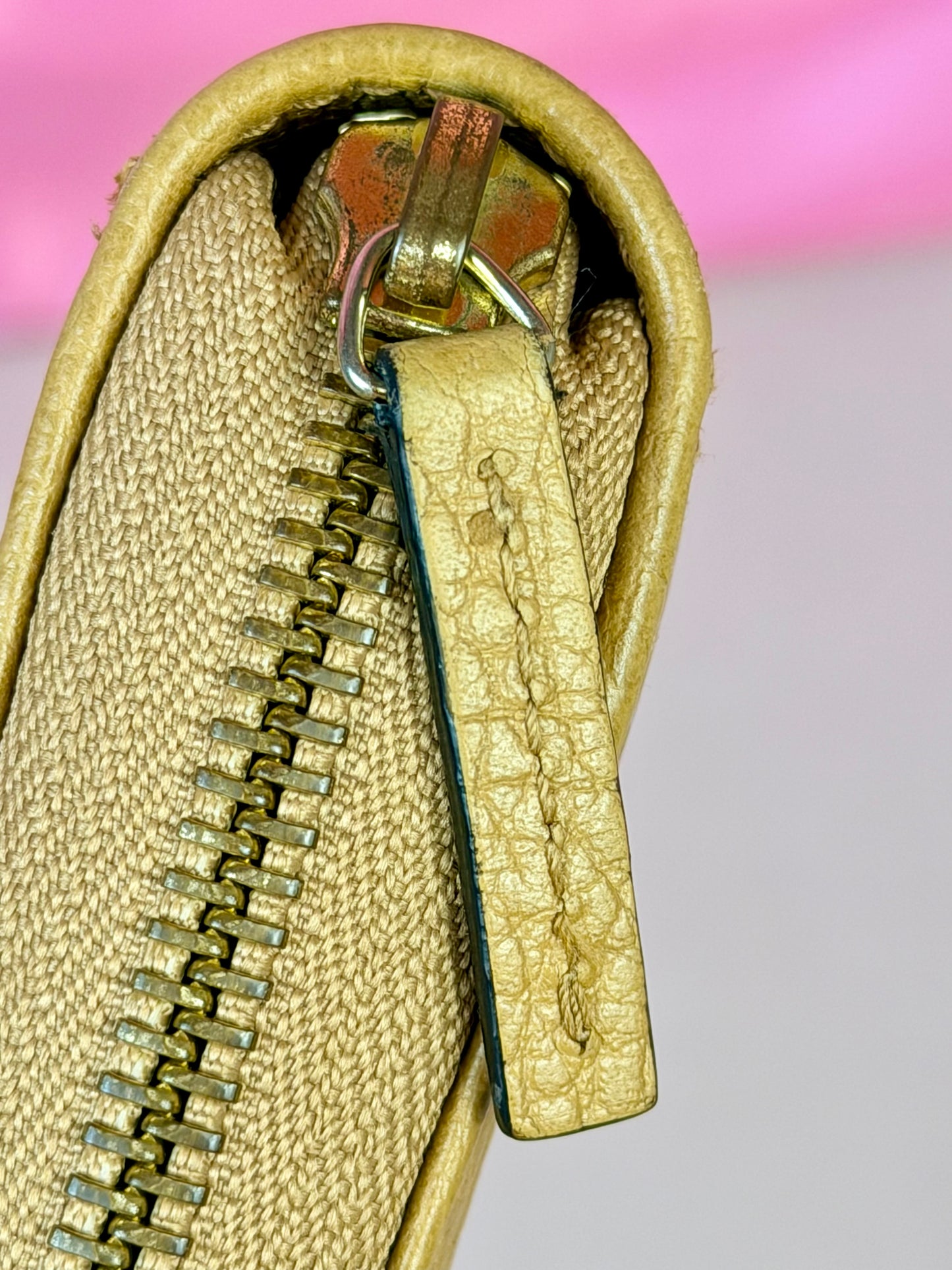 Gucci Beige Compact Zippy