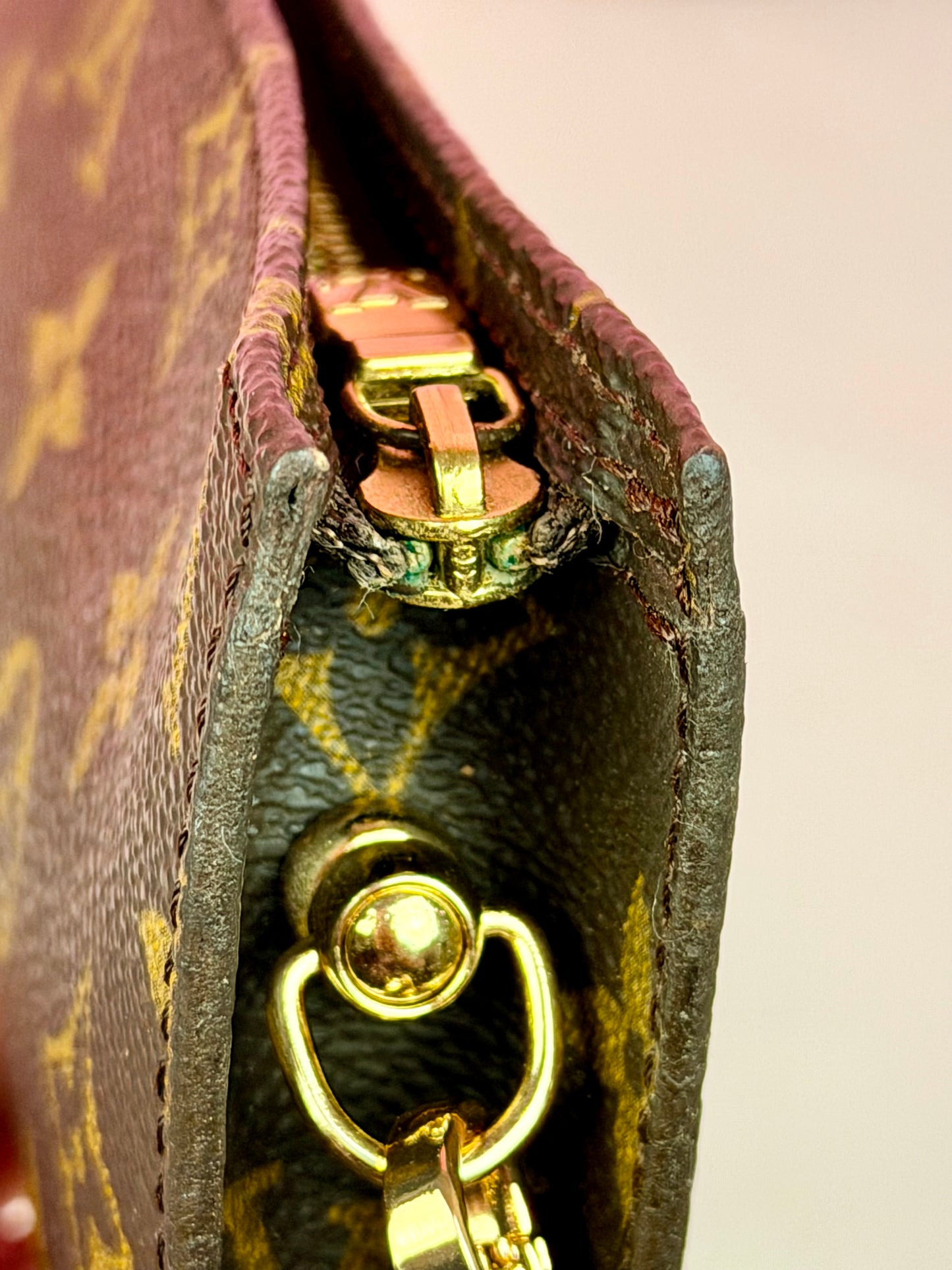 Bucket Pouch GM on Chain