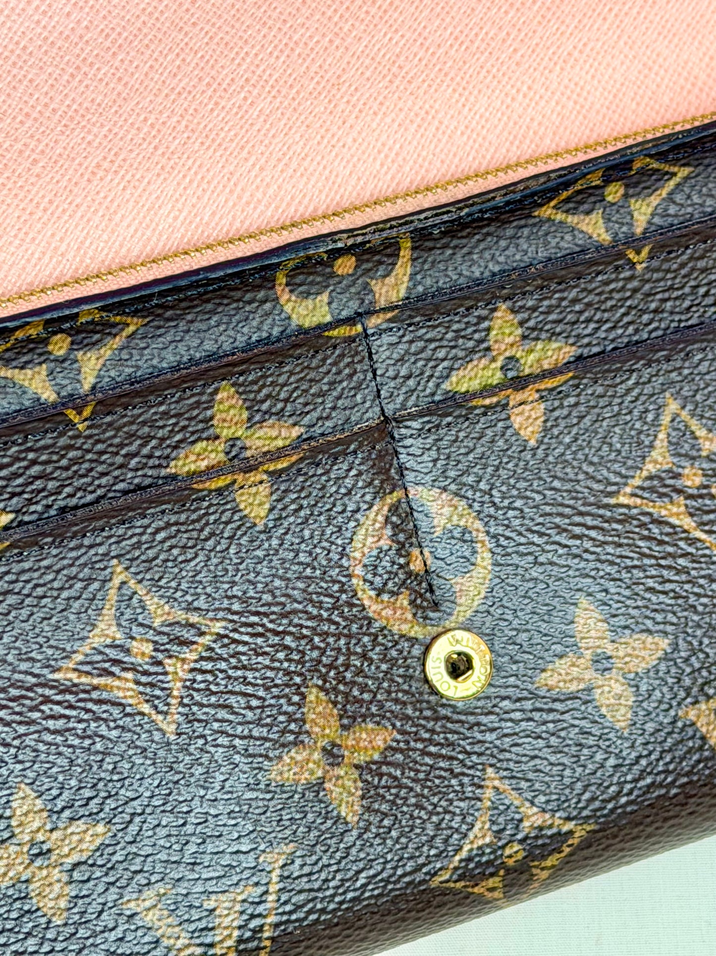 Louis Vuitton Sarah Wallet in Mono/Rose