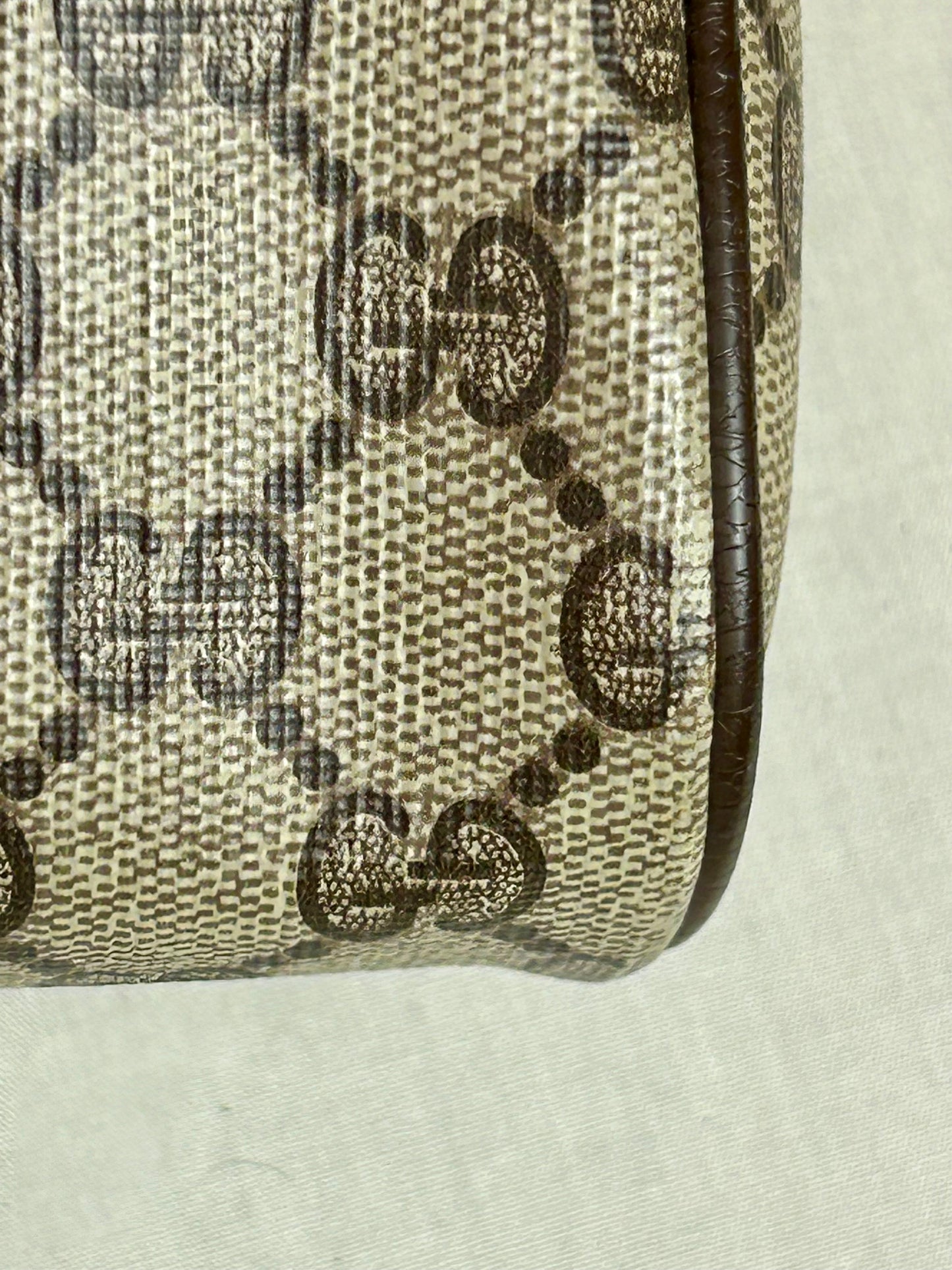 Oval Sherry Line Crossbody