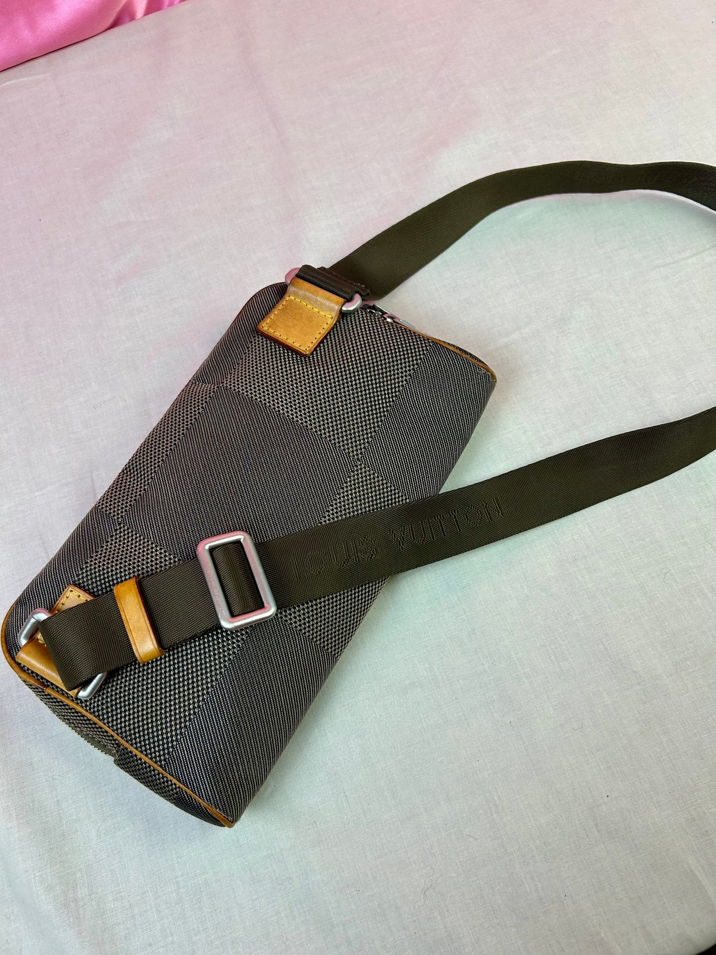 Louis Vuitton Damier Géant Bumbag
