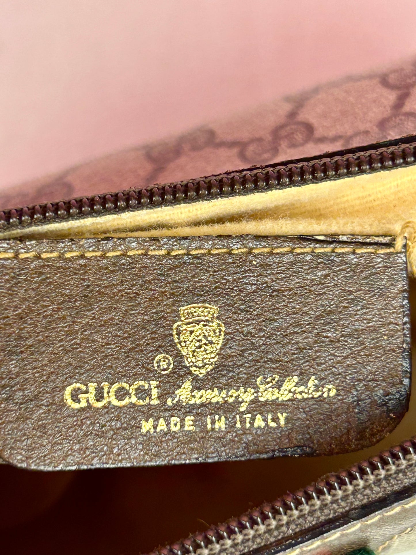 Oval Sherry Line Crossbody