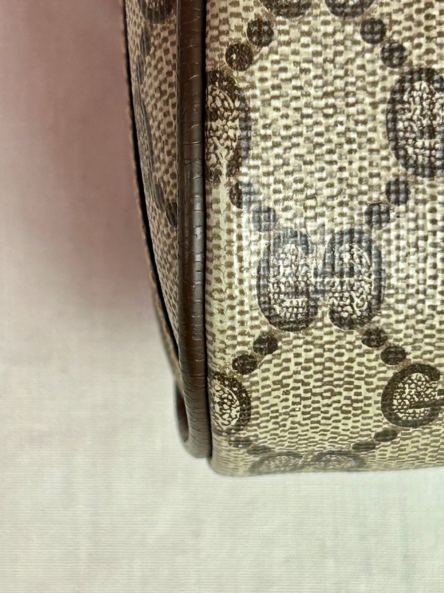 Oval Sherry Line Crossbody