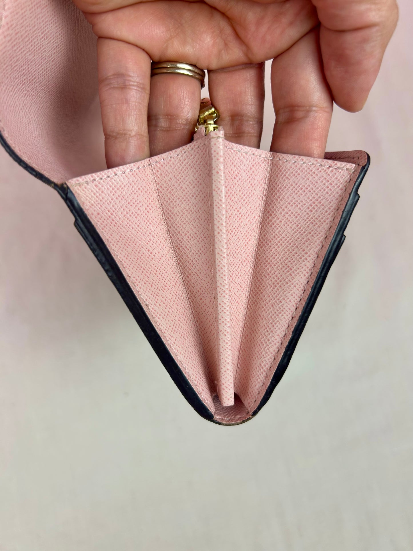 Sarah Wallet NM in Monogram/Rose