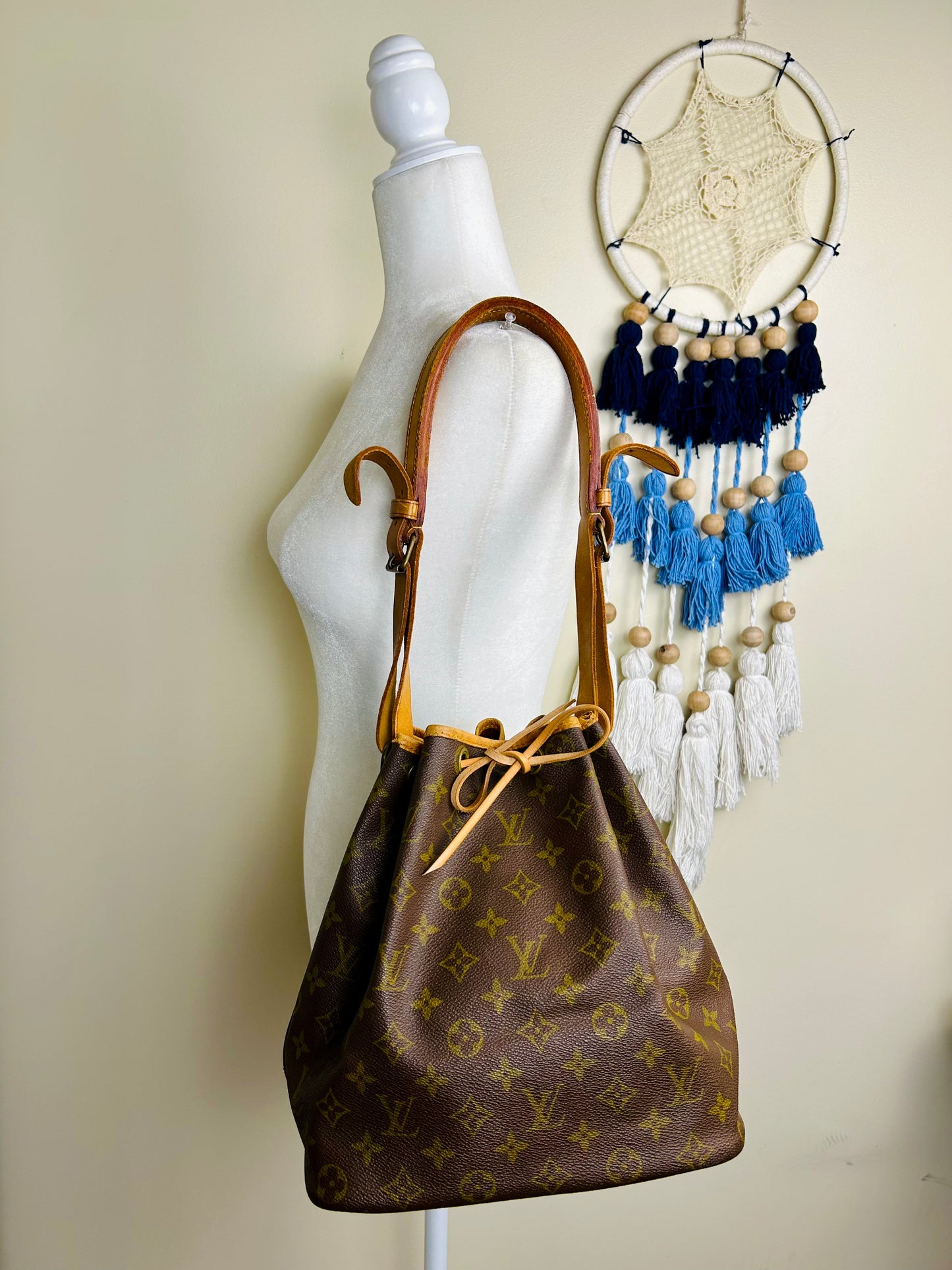 Vintage Petite Noe