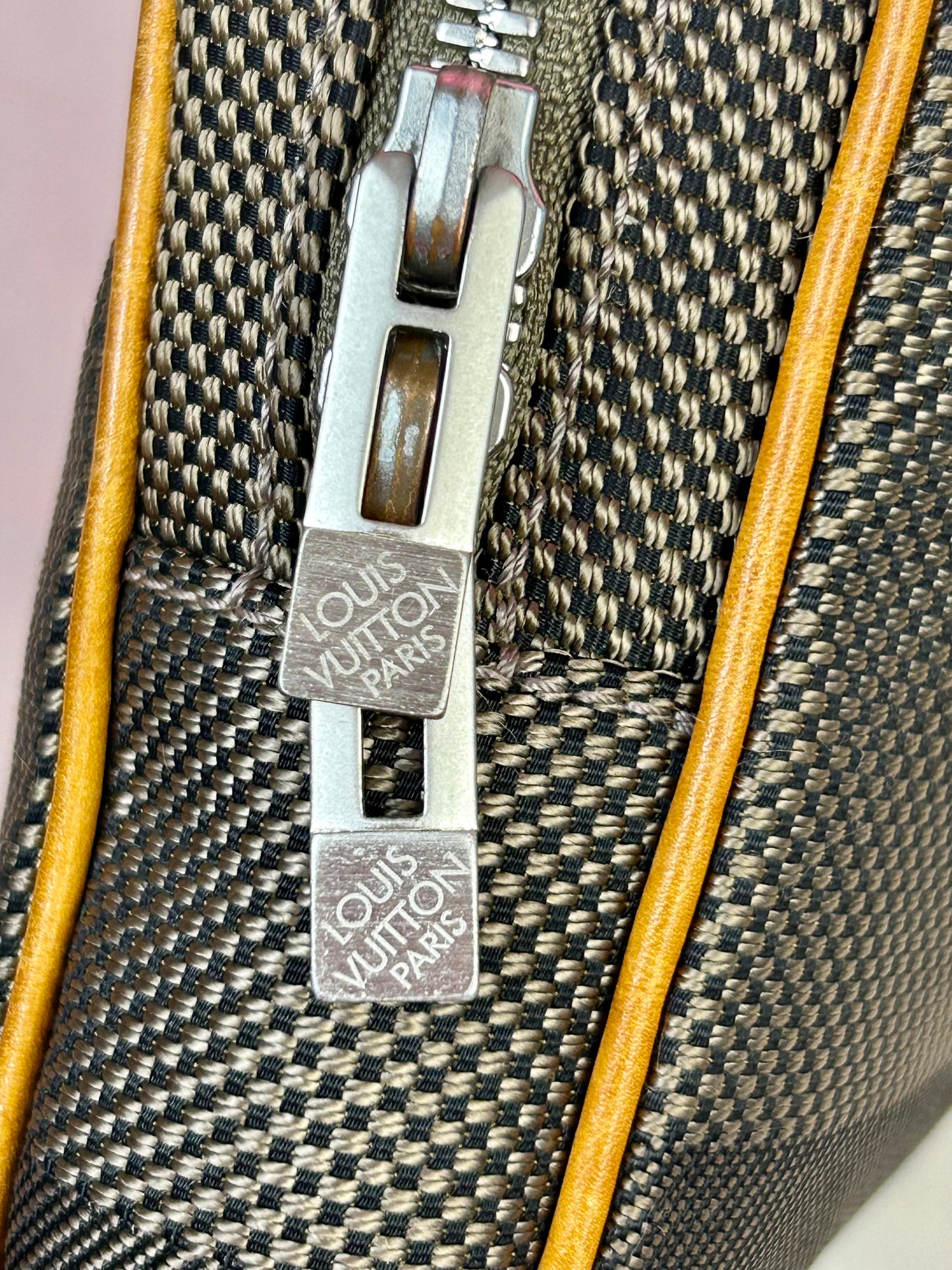 Louis Vuitton Damier Géant Bumbag
