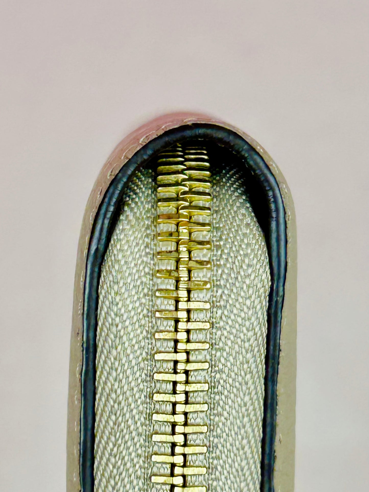 Taurillon Comet Taupe Zippy Wallet