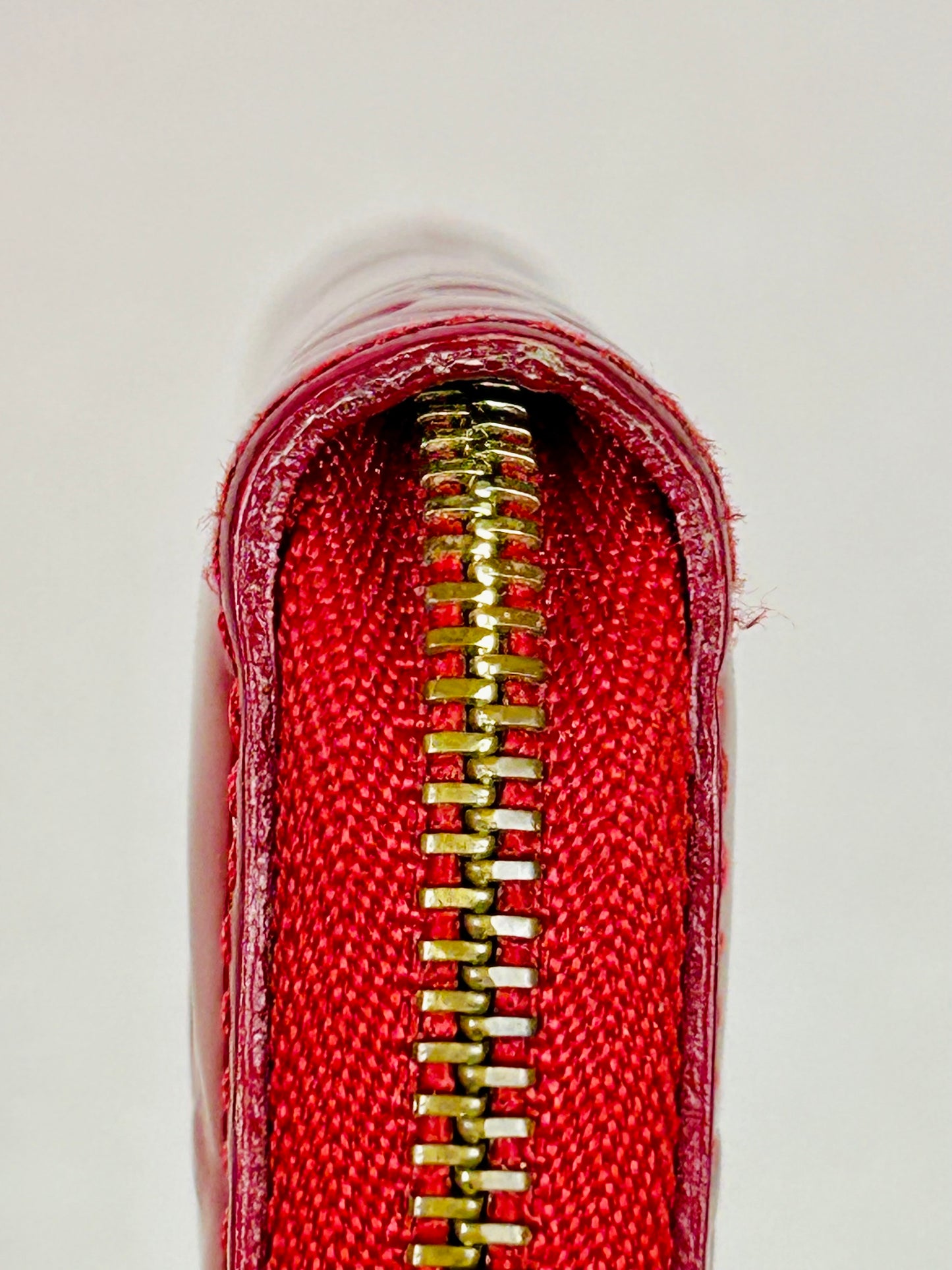 Red Vernis Zippy Card Case