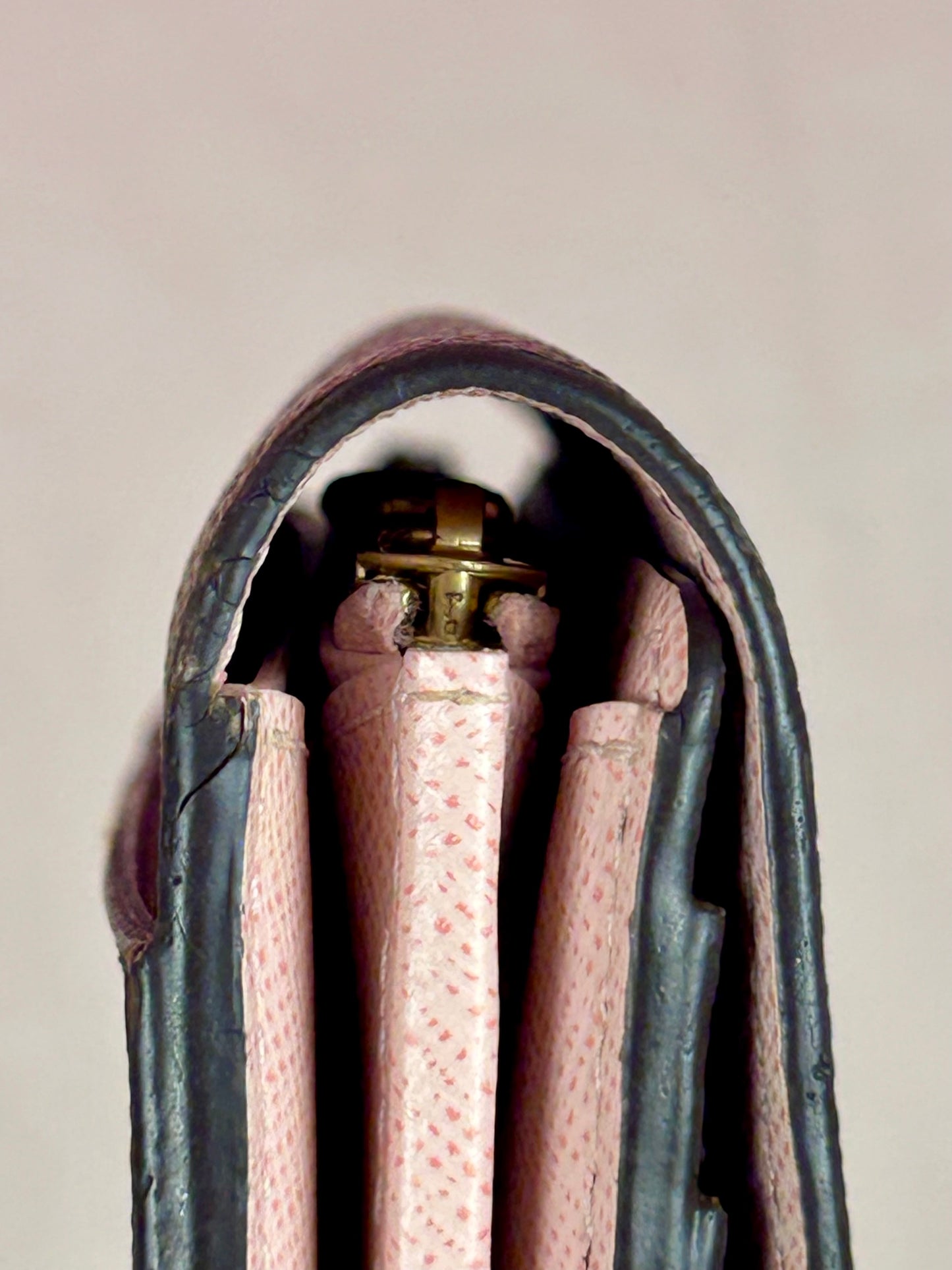 Sarah Wallet NM in Monogram/Rose