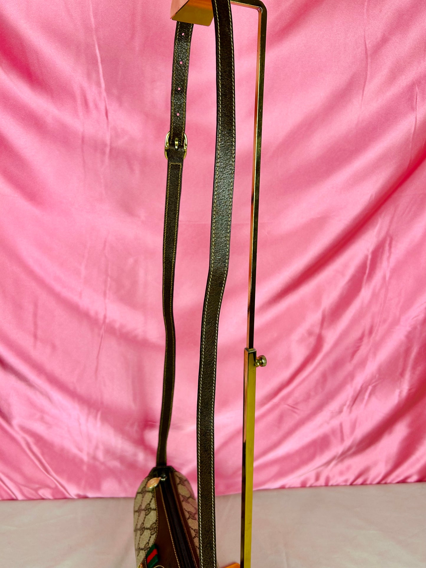 Oval Sherry Line Crossbody