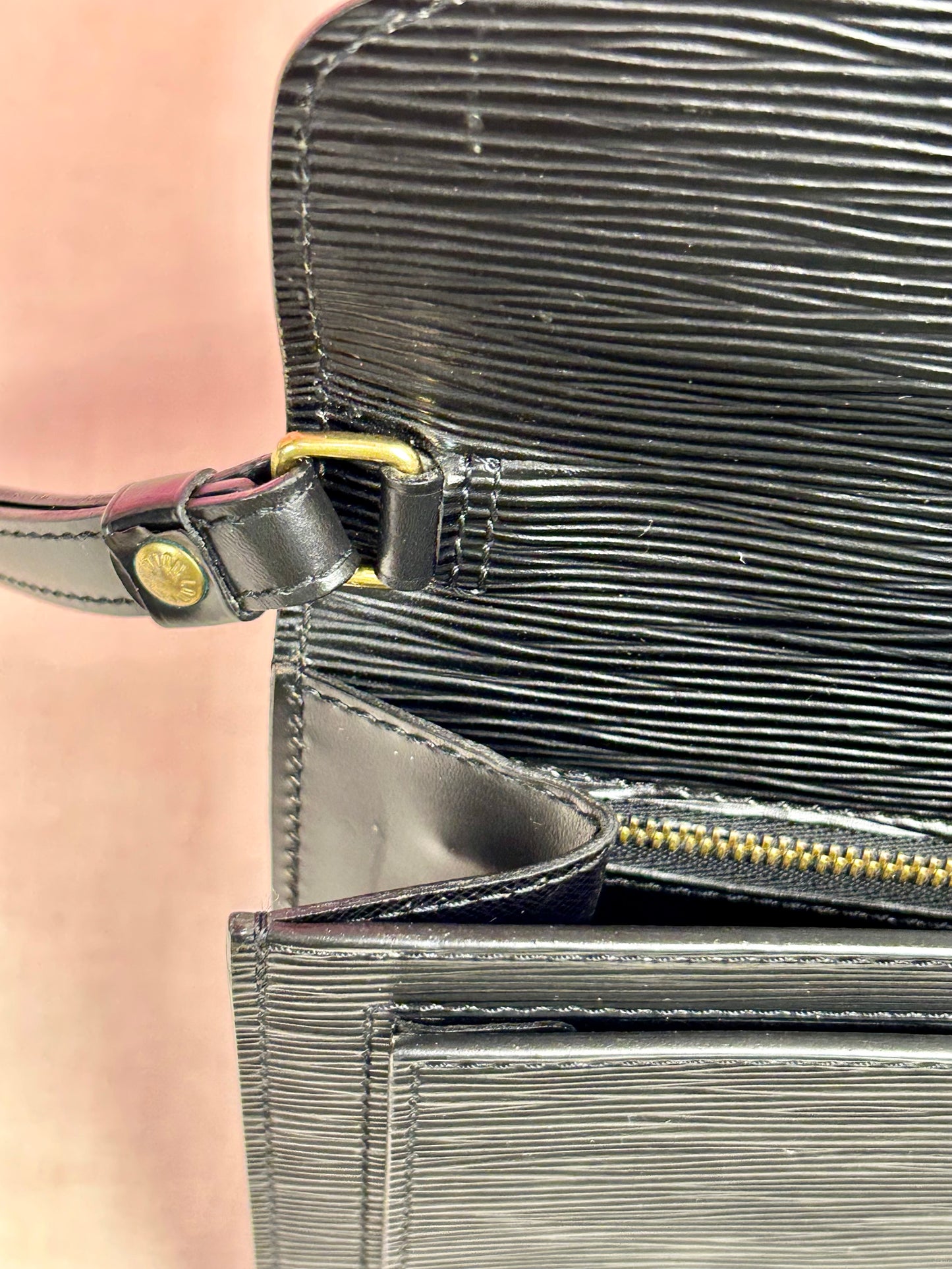 Dragonne Clutch in Black Epi