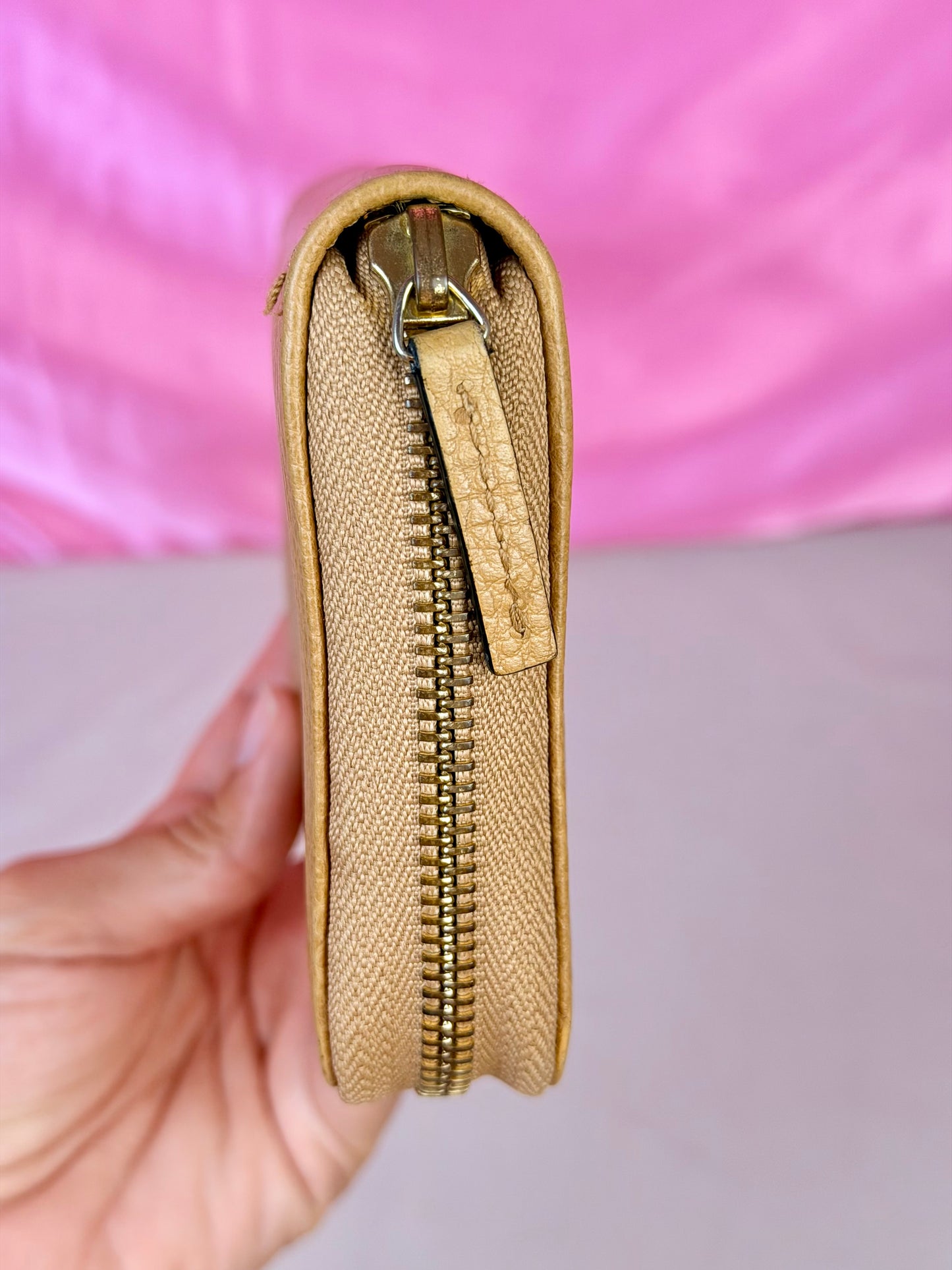 Gucci Beige Compact Zippy