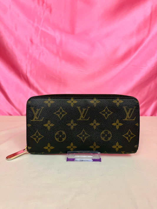 Zippy Wallet in Monogram/Rose