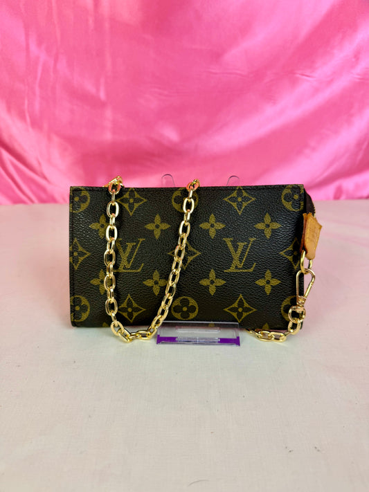 Bucket Pouch PM on Chain