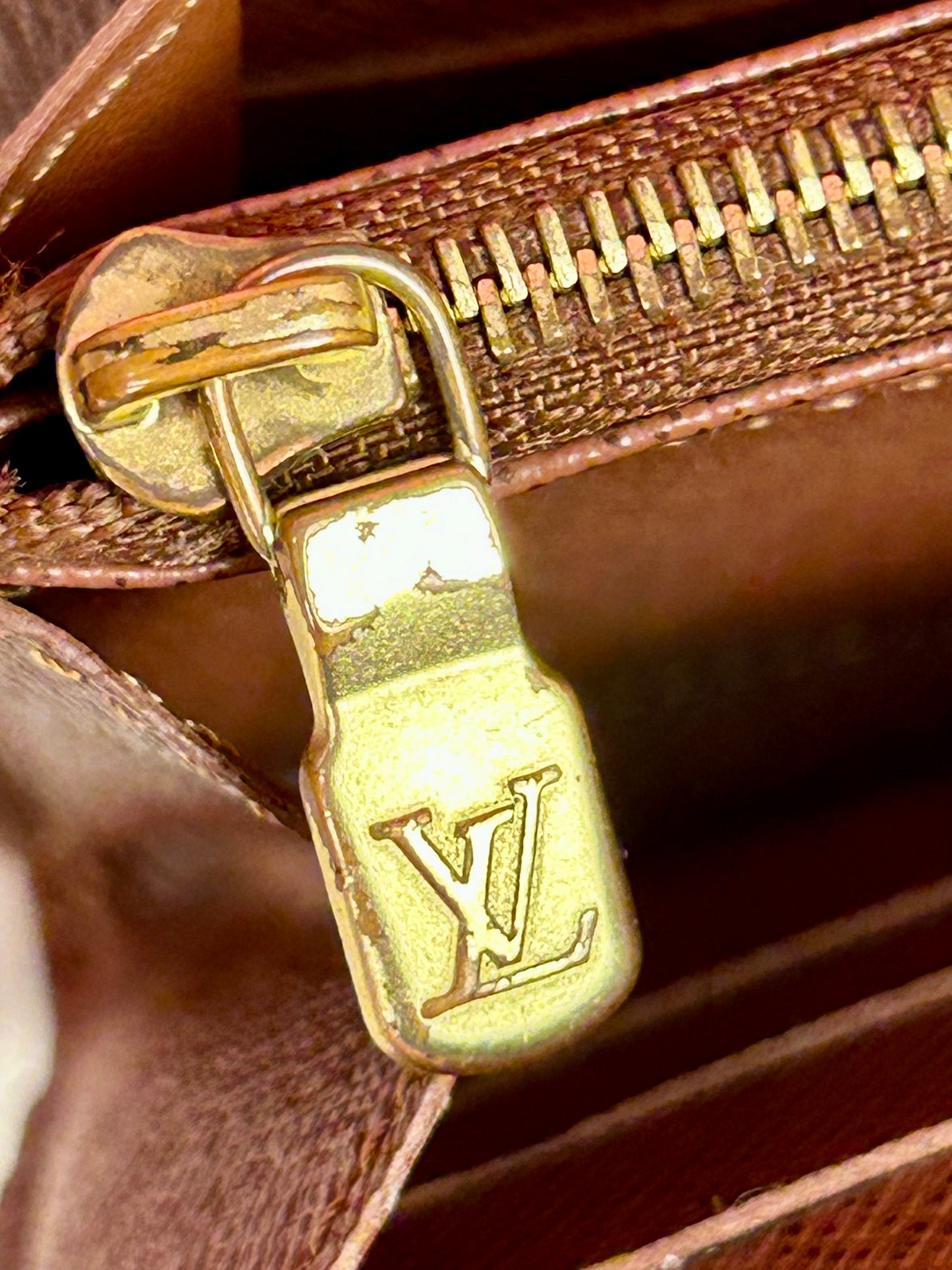 Sarah Wallet NM in Monogram/Brown