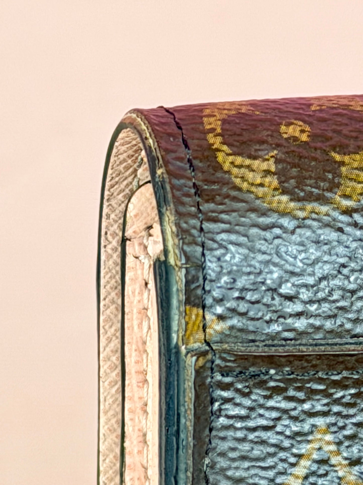 Louis Vuitton Sarah Wallet in Mono/Rose
