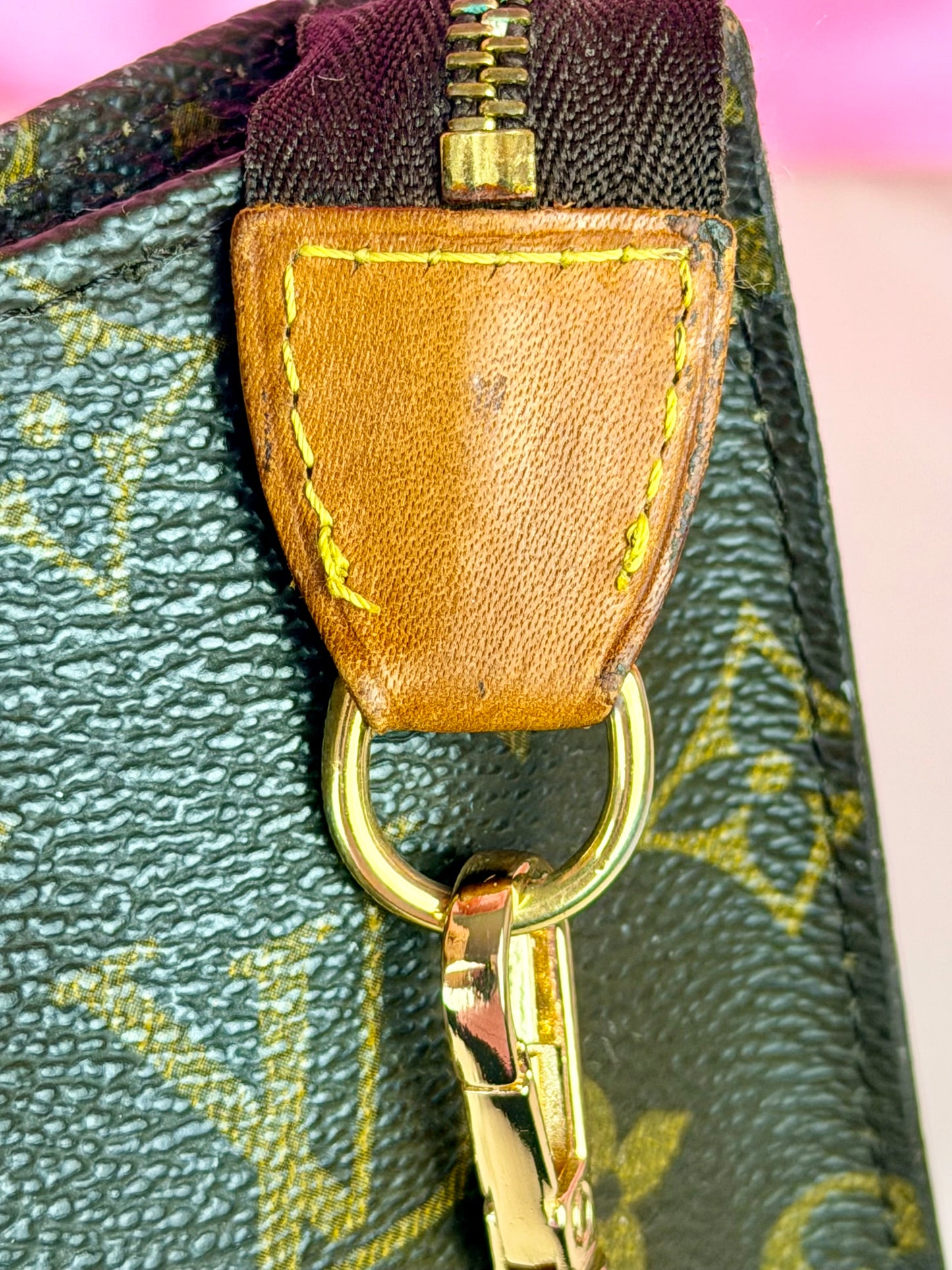 Bucket Pouch PM on Chain