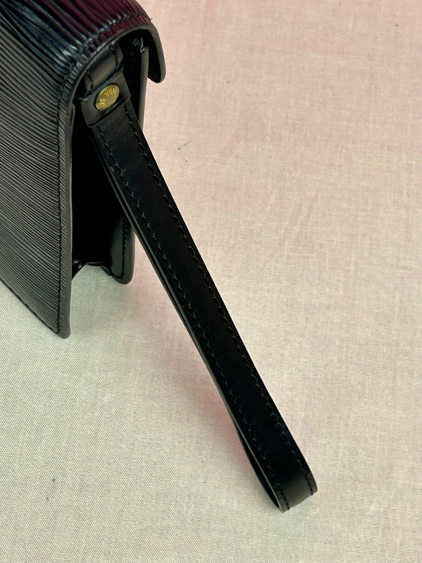 Dragonne Clutch in Black Epi