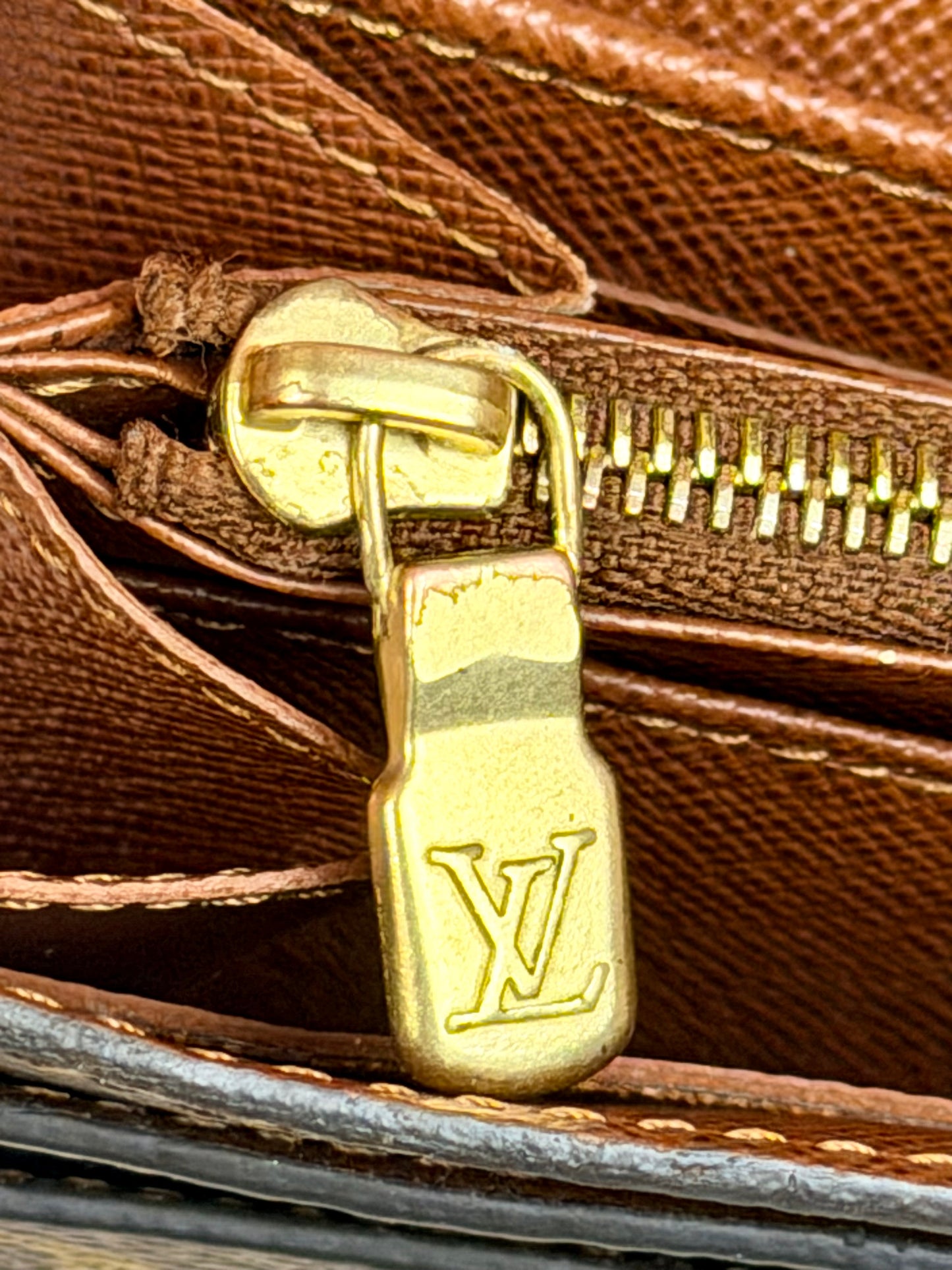 Sarah Wallet in Mono/Brown