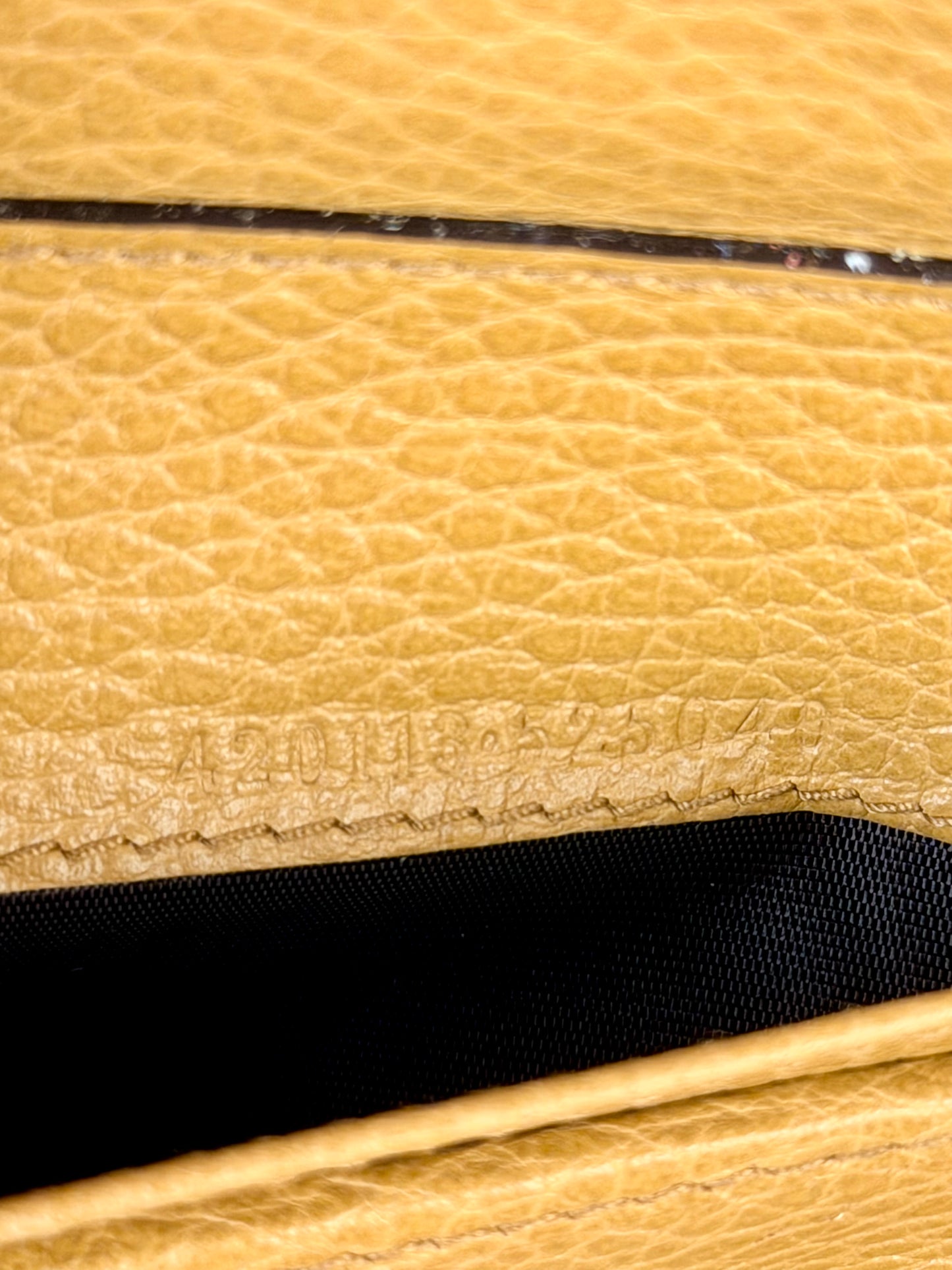 Gucci Beige Compact Zippy